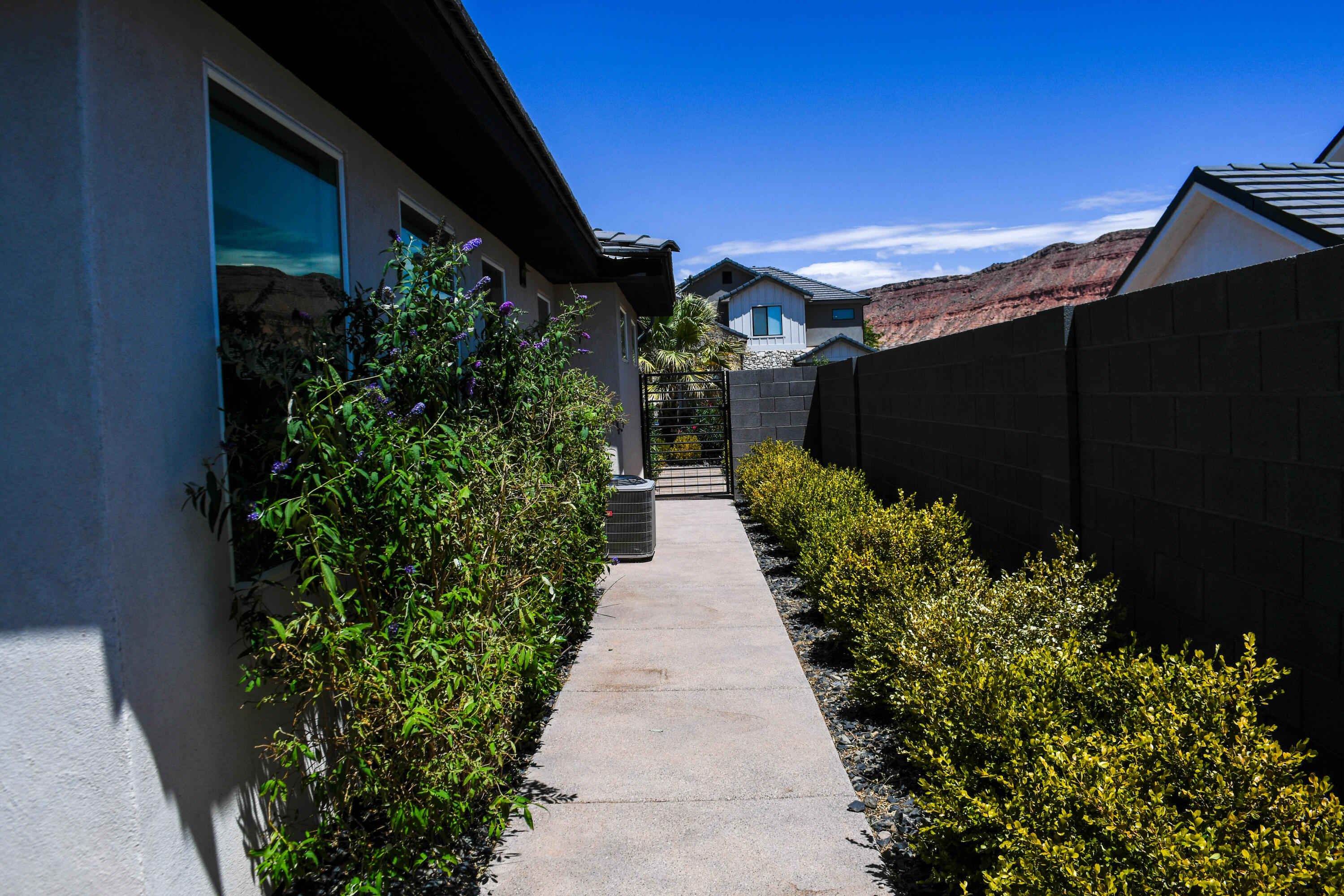 RUSTED HILLS - Residential