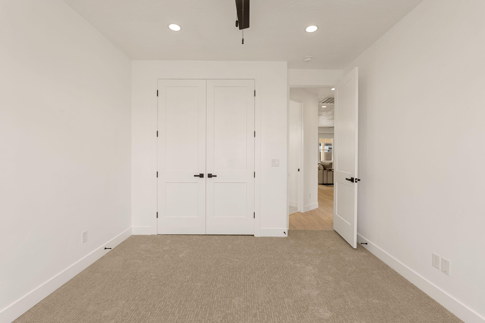 SCENIC POINTE - Residential