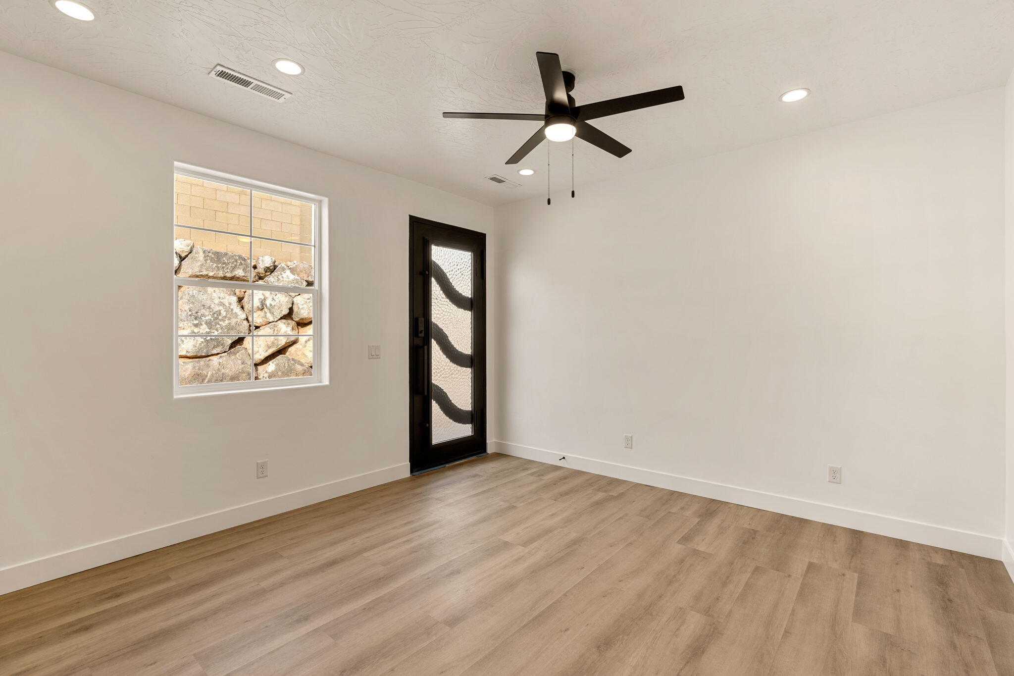 SCENIC POINTE - Residential