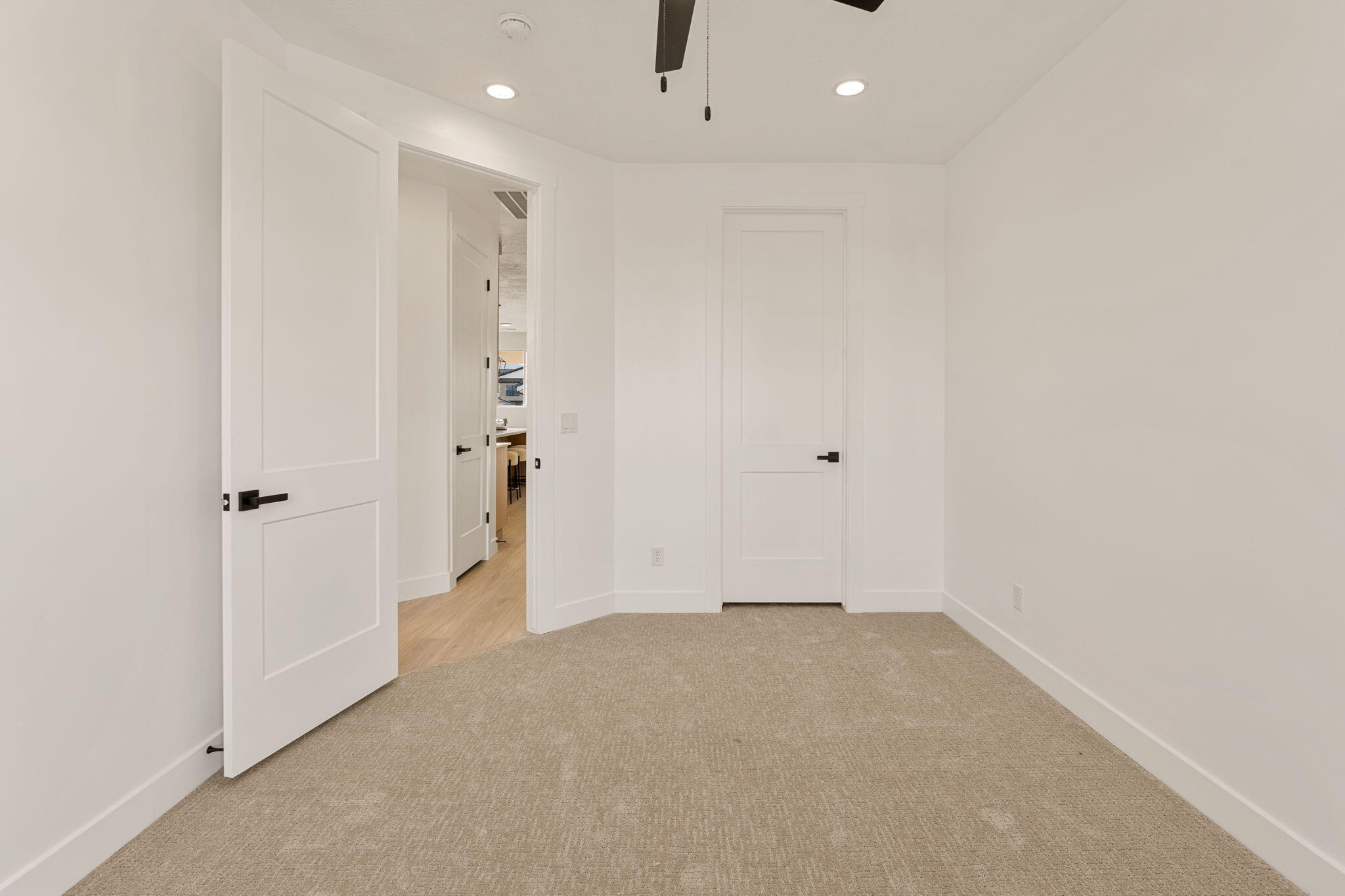 SCENIC POINTE - Residential