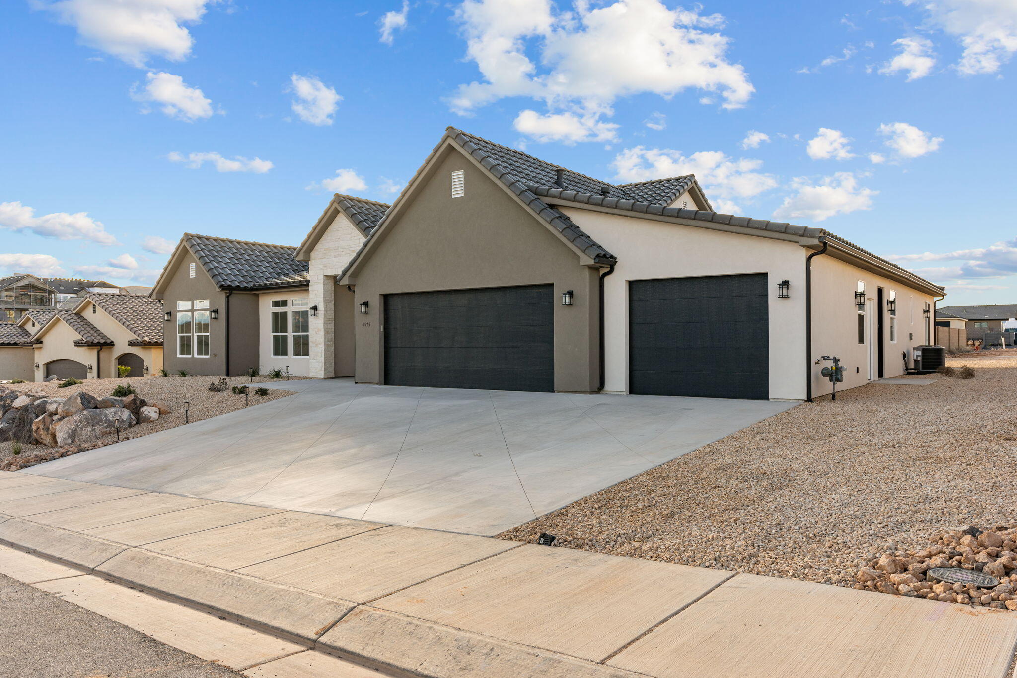 SCENIC POINTE - Residential