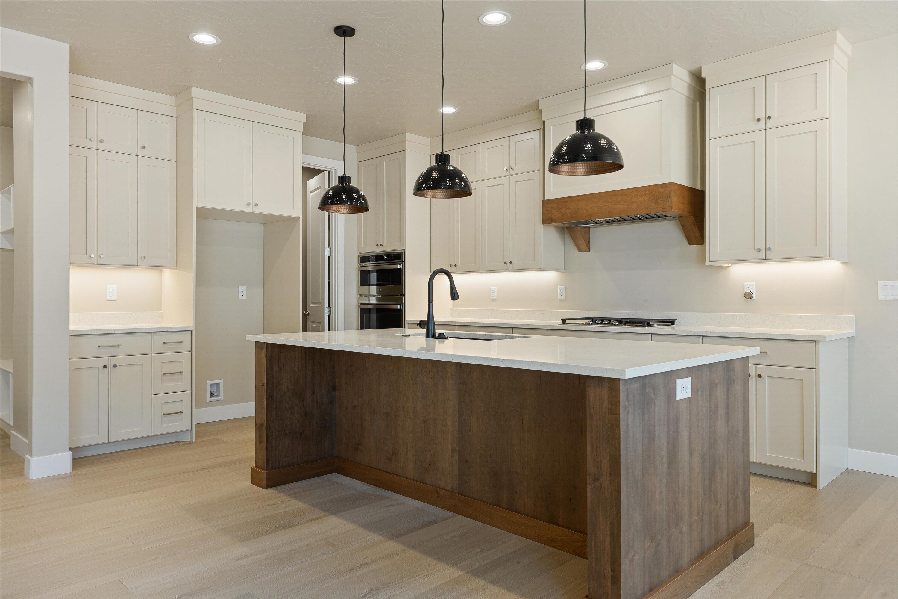 RED SLATE ESTATES - Residential