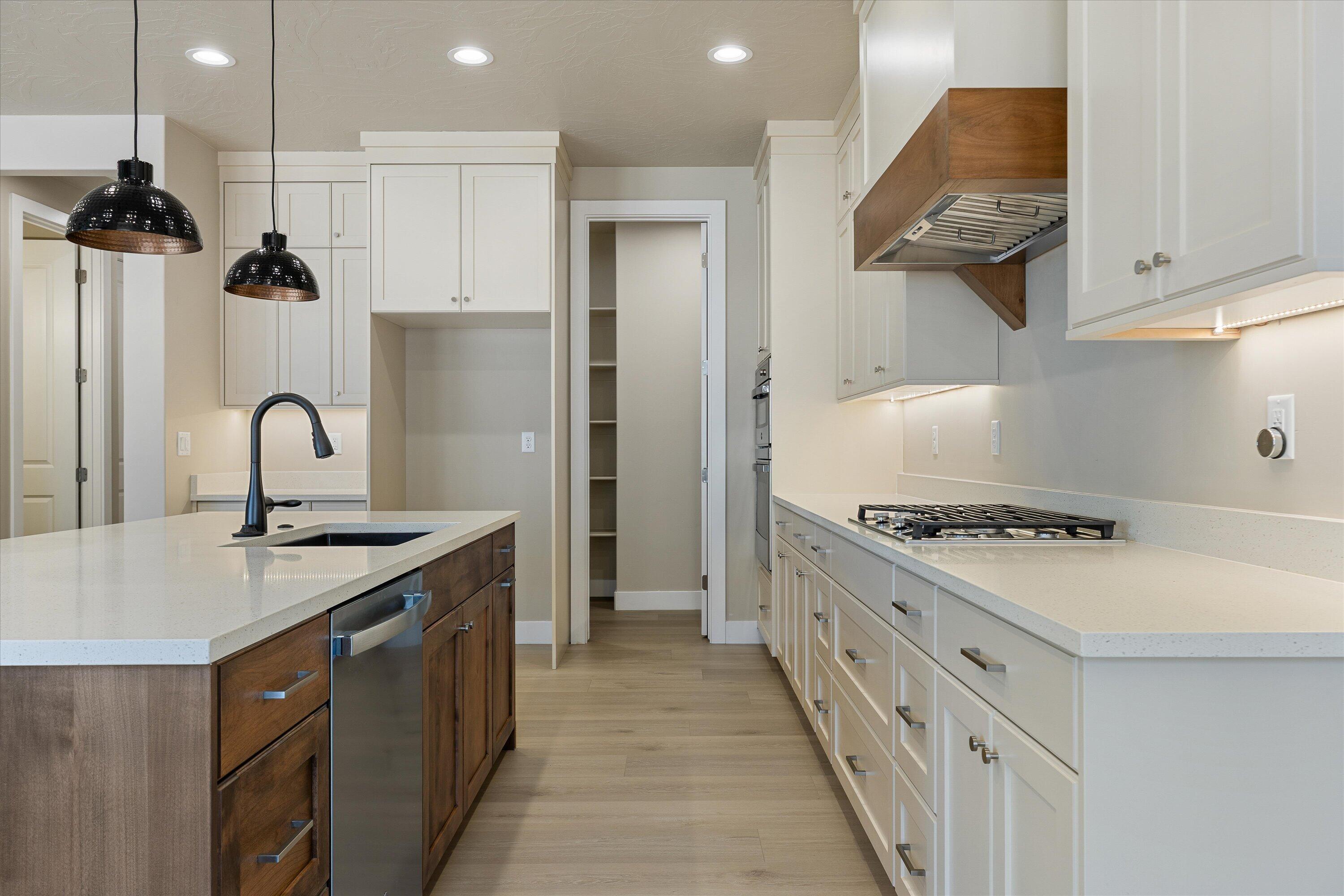 RED SLATE ESTATES - Residential