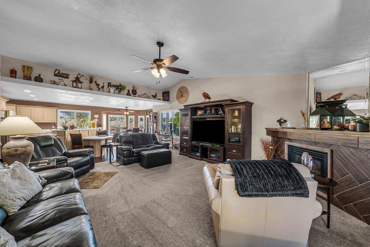 CANYON TERRACE ESTATES - Residential