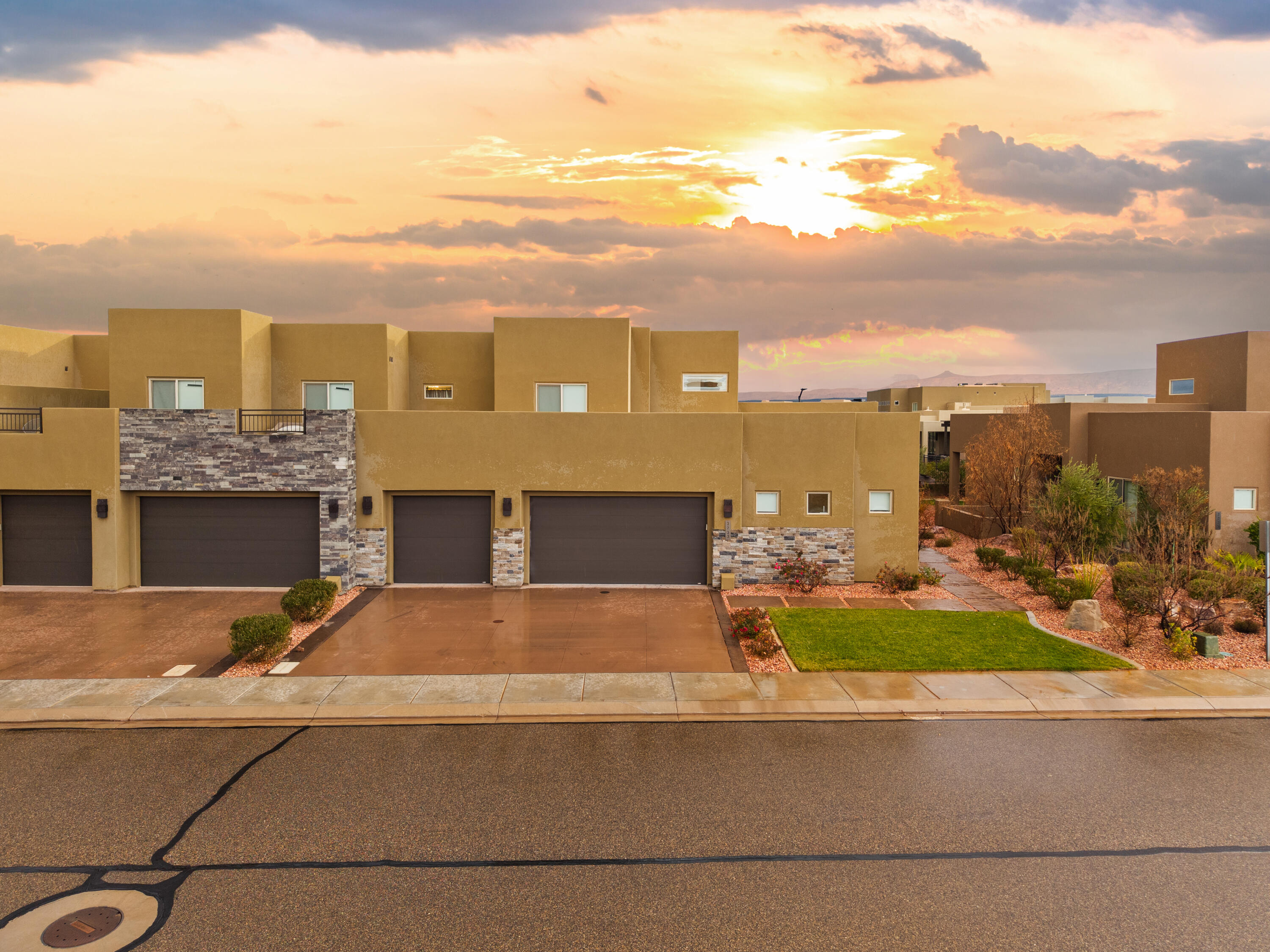 10 DIAGONAL CONDOS - Residential