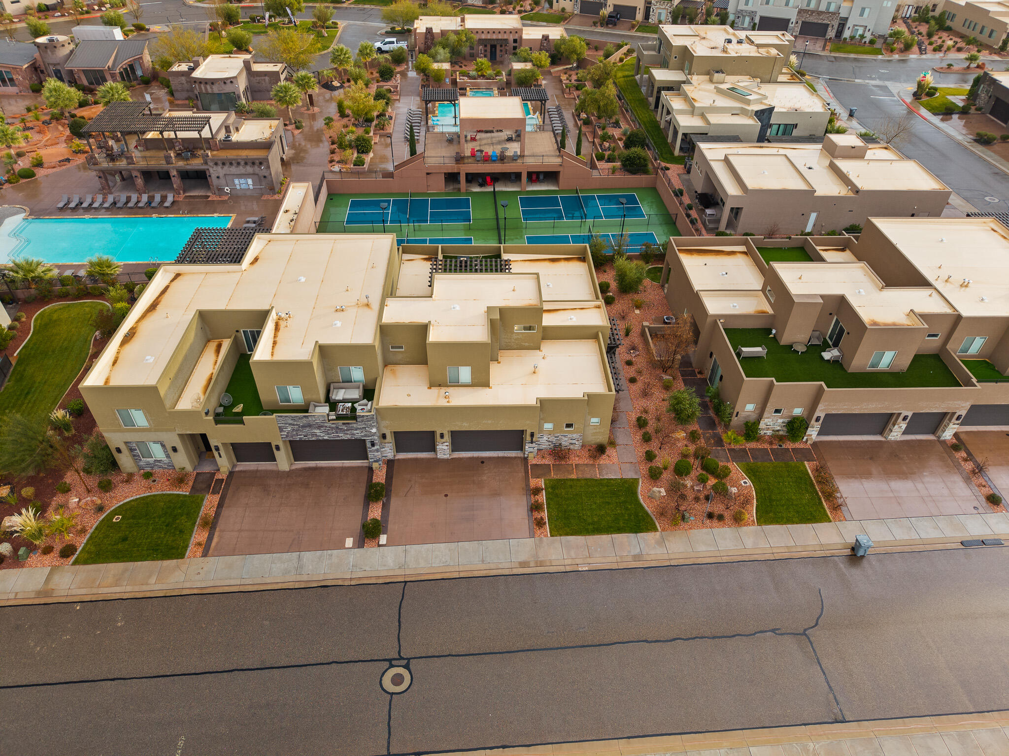 10 DIAGONAL CONDOS - Residential