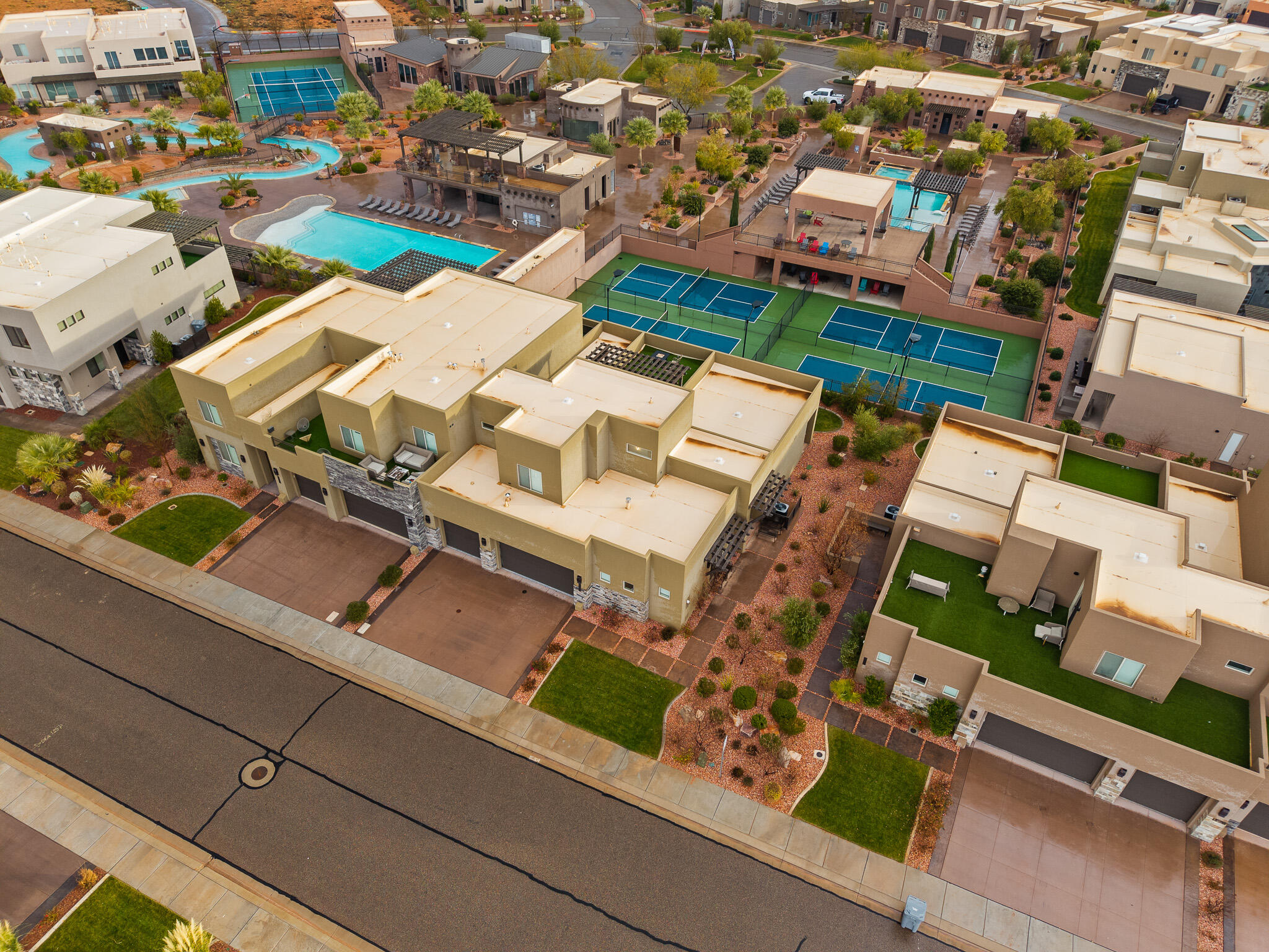 10 DIAGONAL CONDOS - Residential