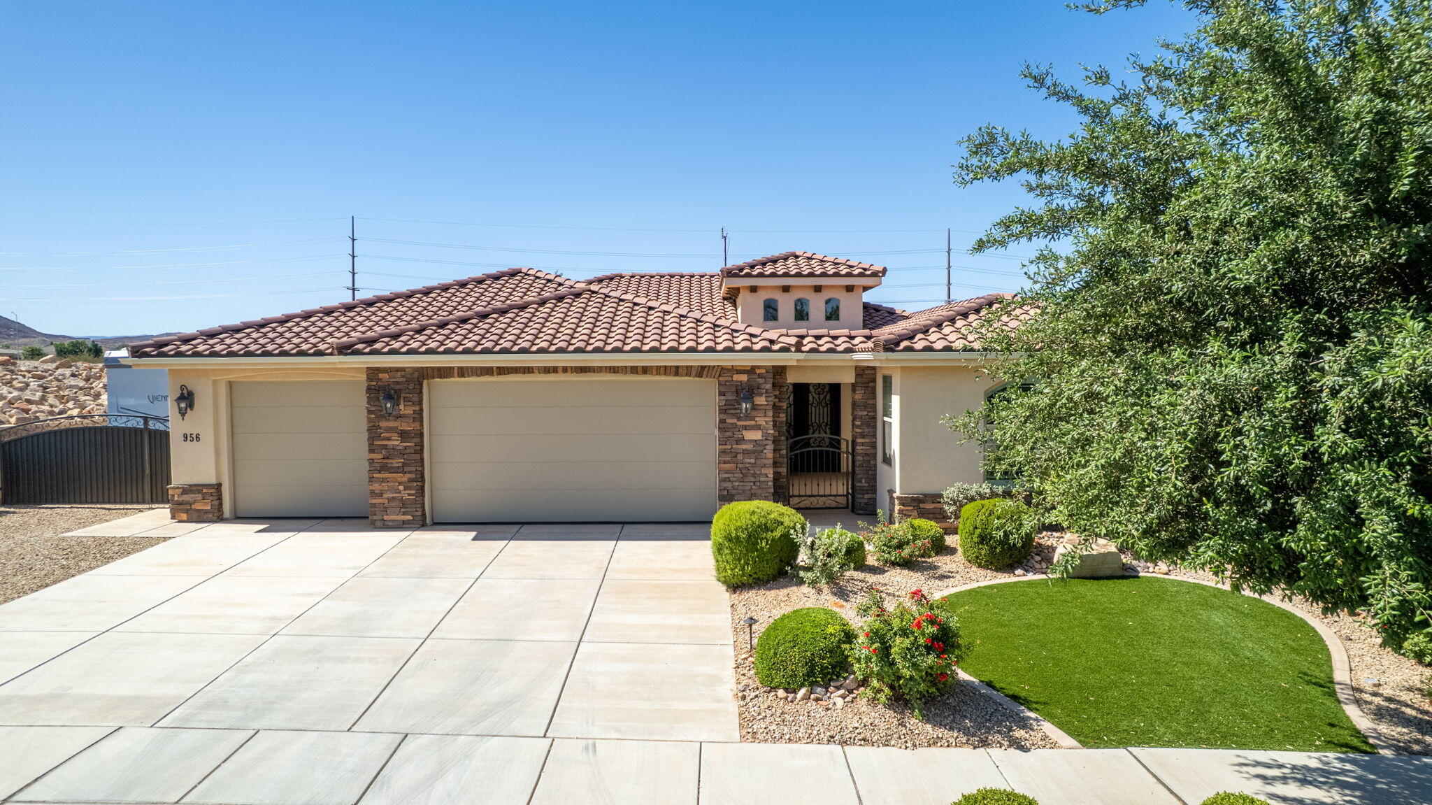 ROADRUNNER RIDGE - Residential