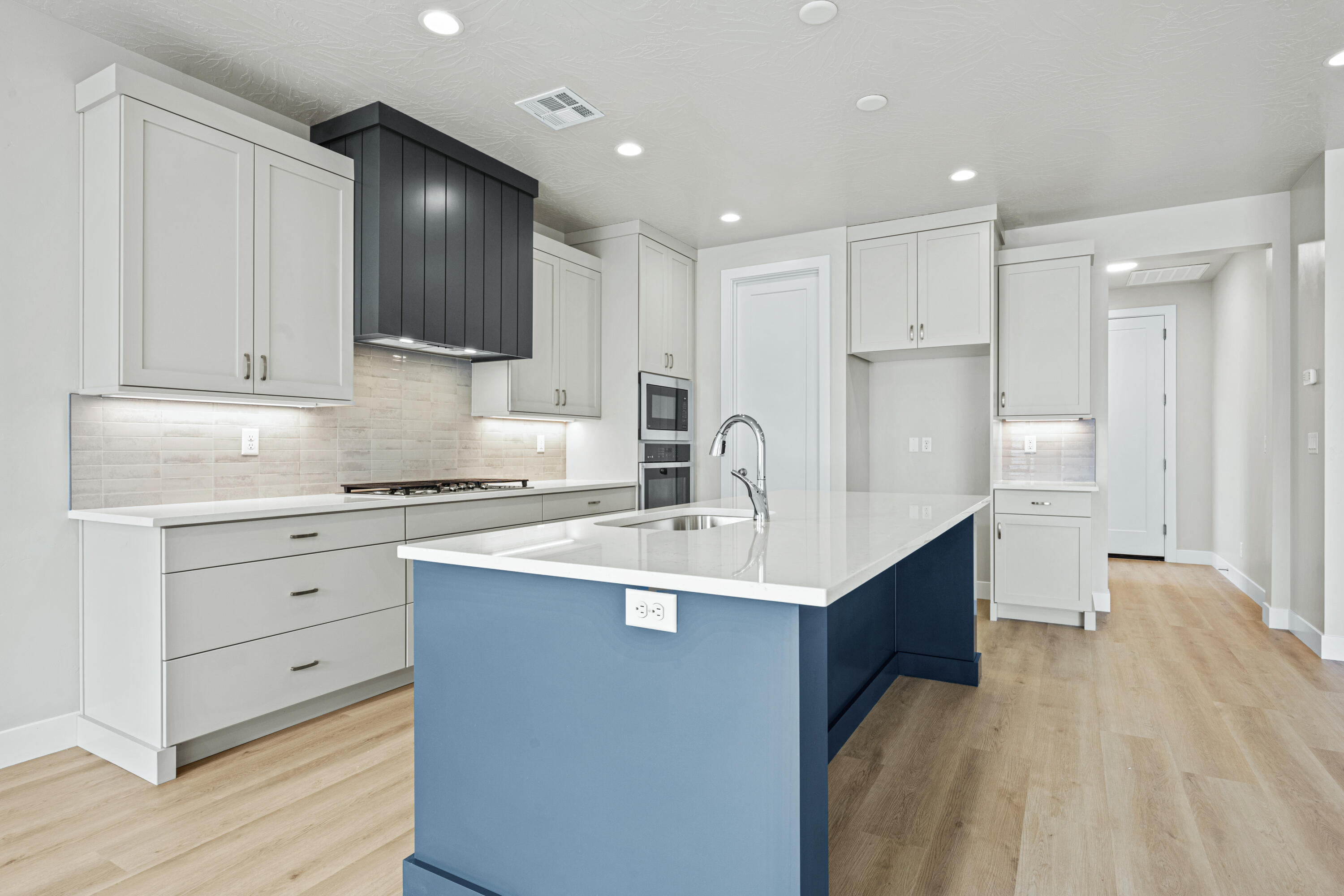 SOLIS AT CORAL CANYON - Residential