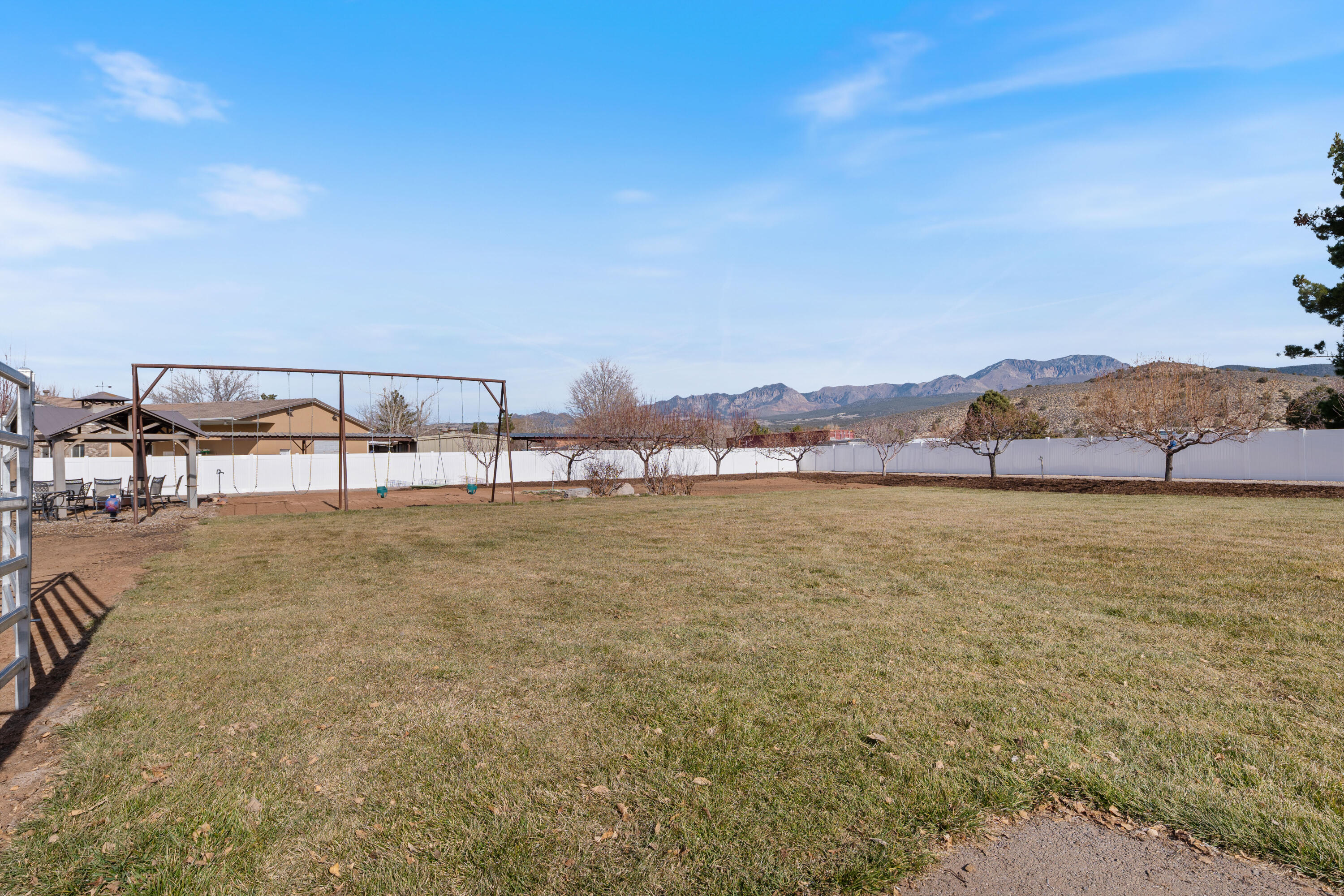 DIAMOND VALLEY ACRES - Residential