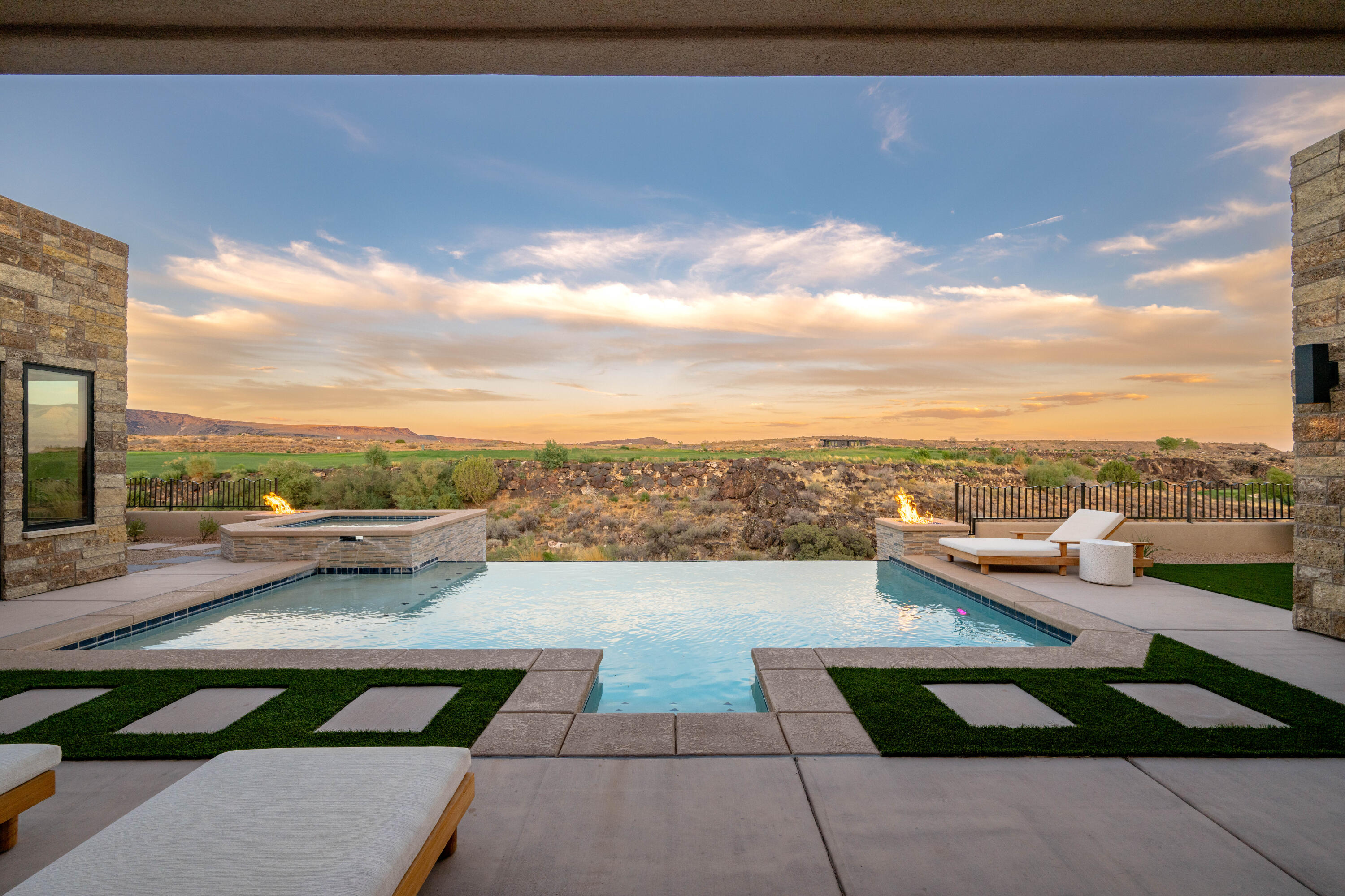 LEDGES OF SG ESTATES AT VALDERRA - Residential