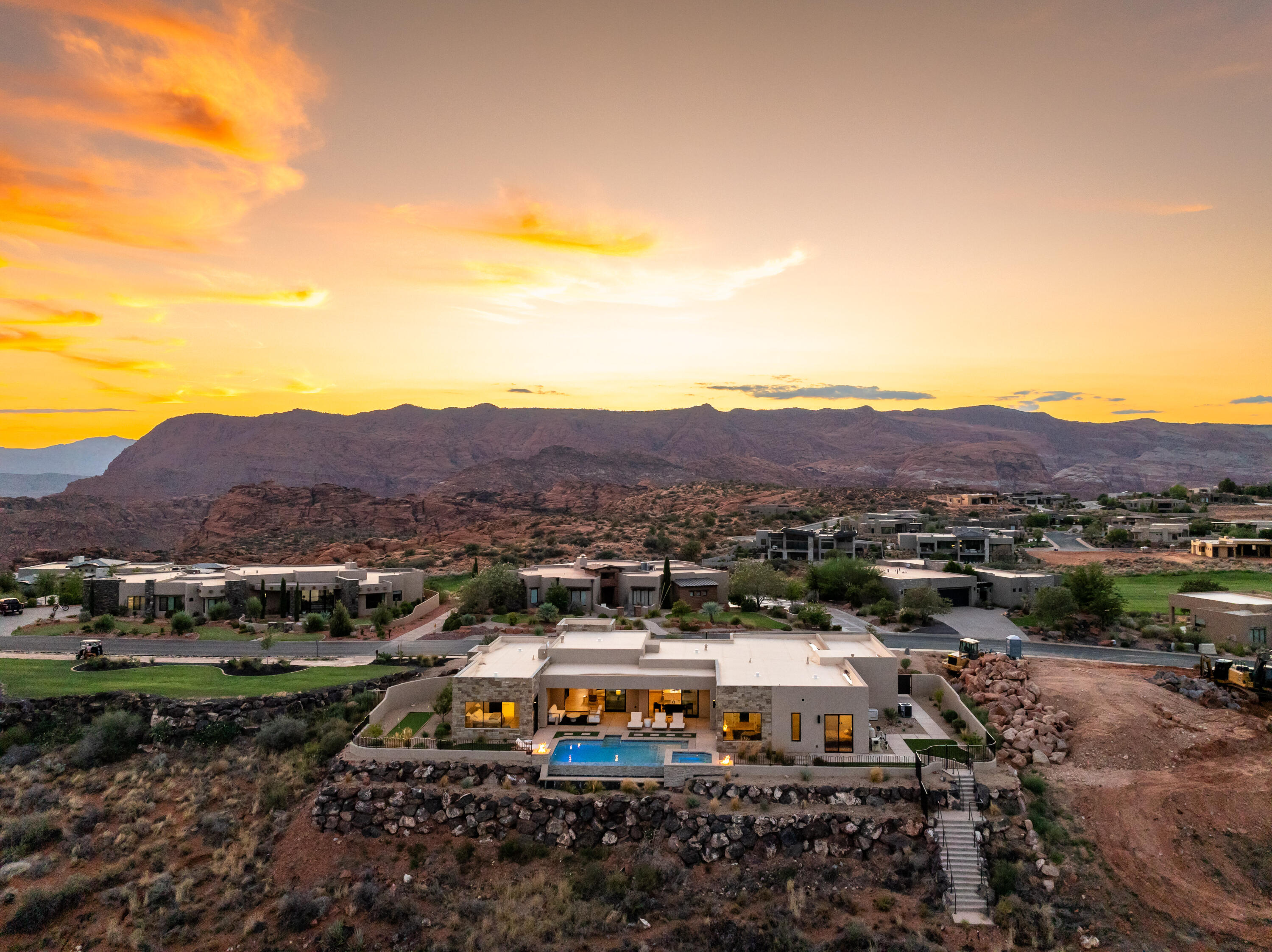 LEDGES OF SG ESTATES AT VALDERRA - Residential