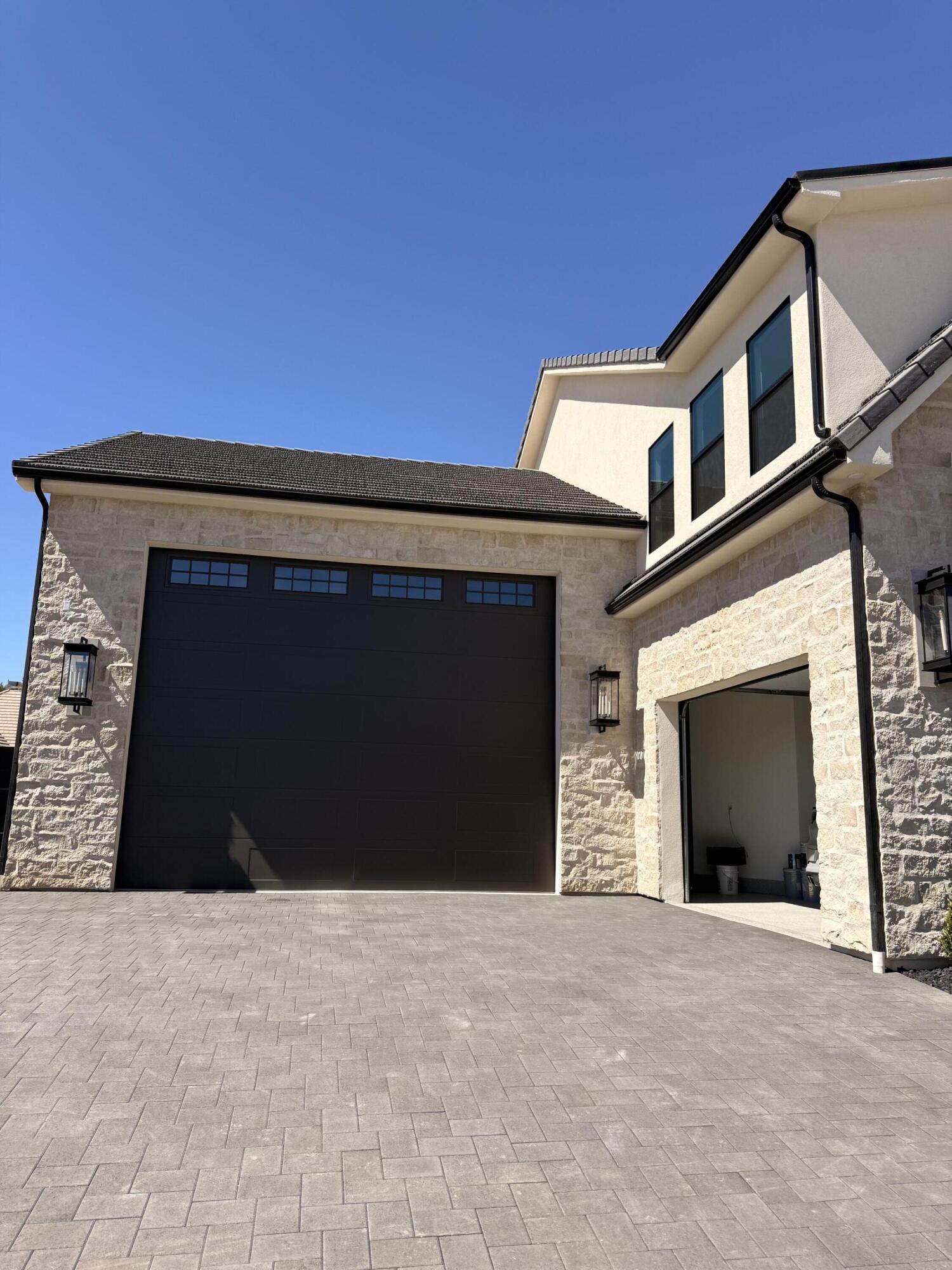 QUEENSRIDGE - Residential