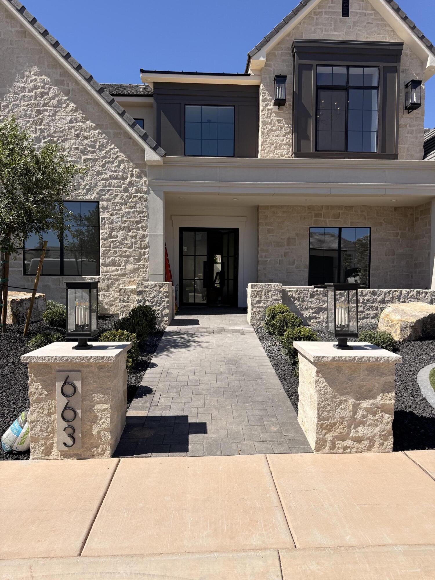 QUEENSRIDGE - Residential