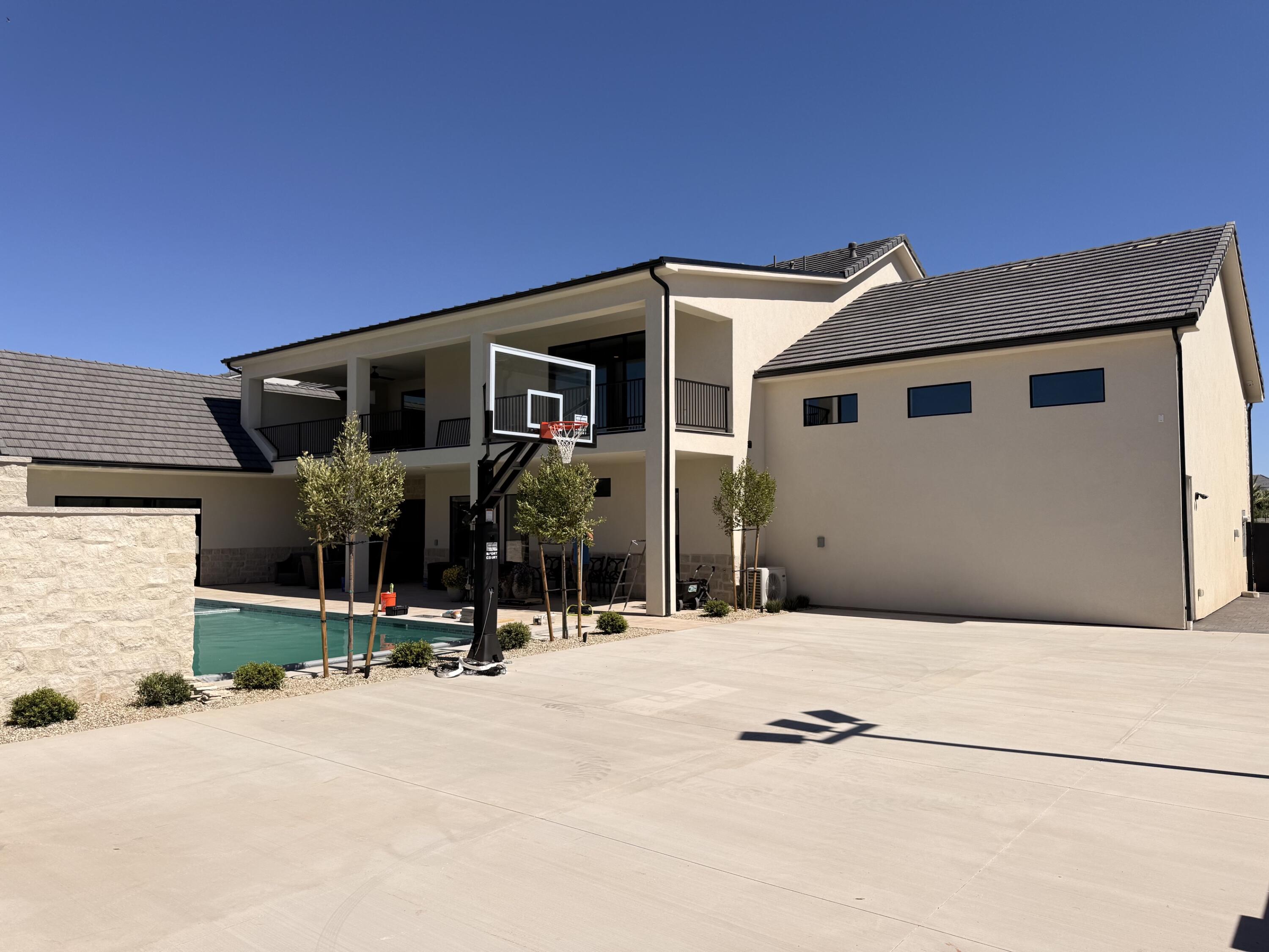 QUEENSRIDGE - Residential