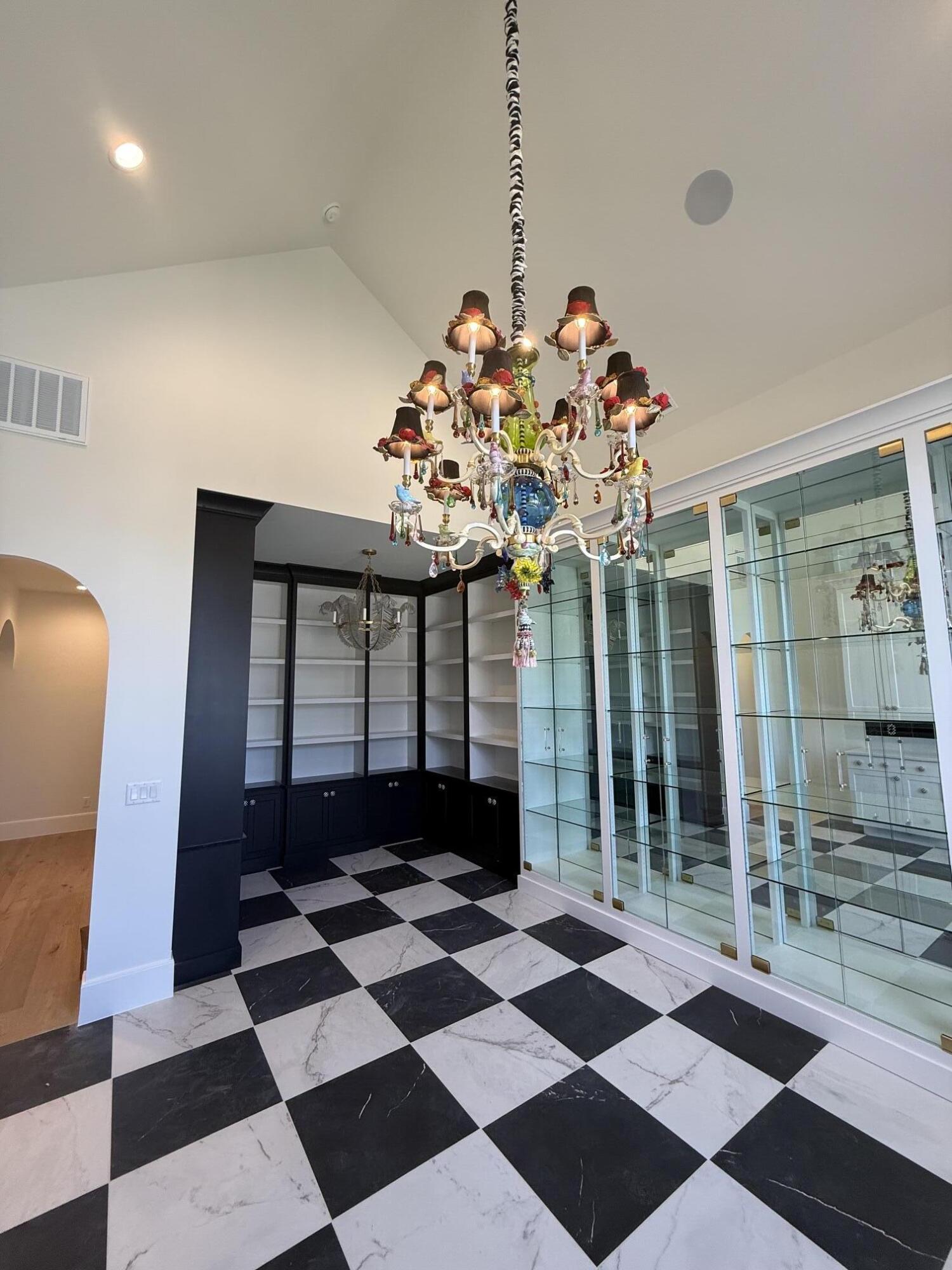 QUEENSRIDGE - Residential
