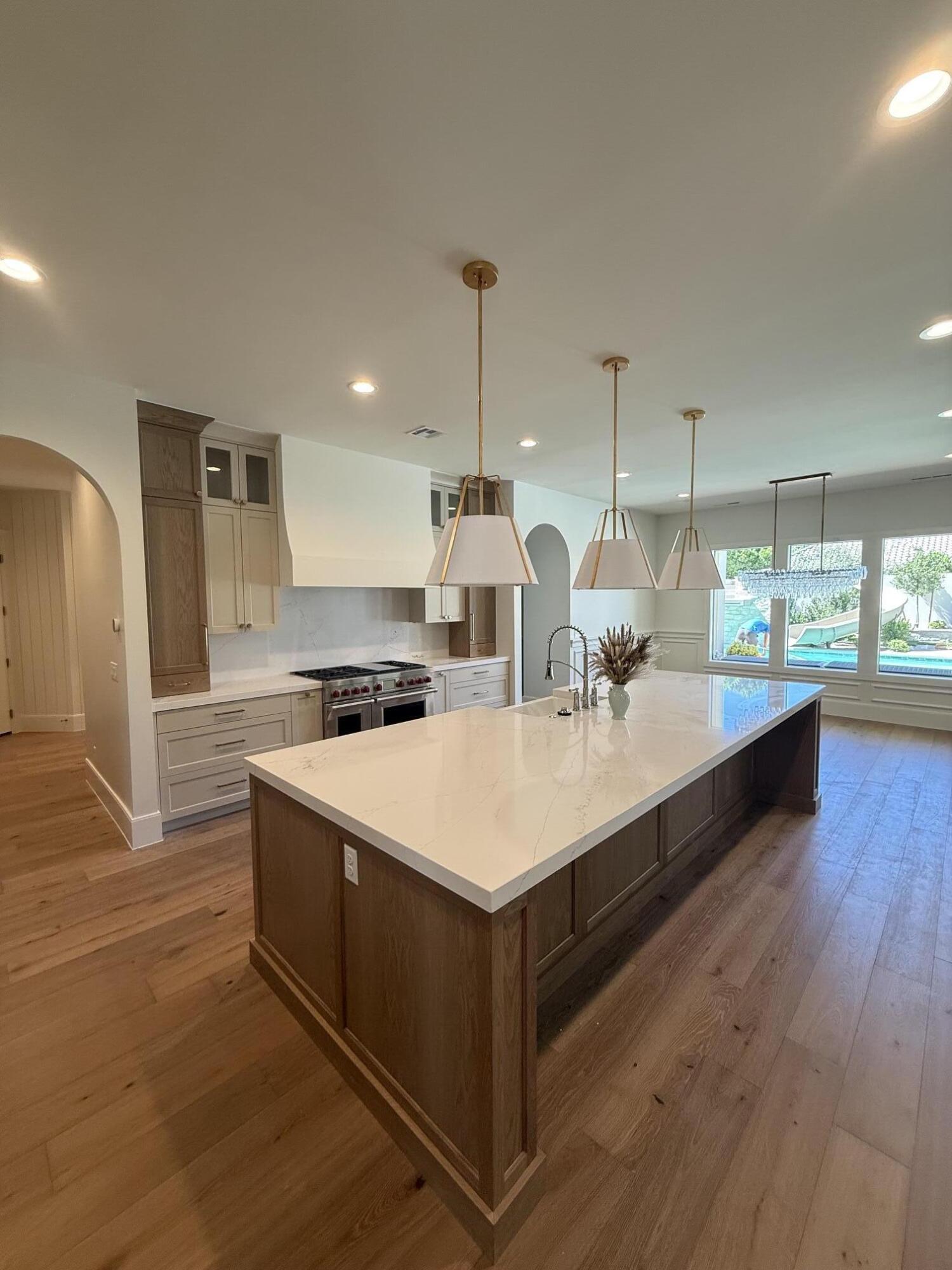 QUEENSRIDGE - Residential