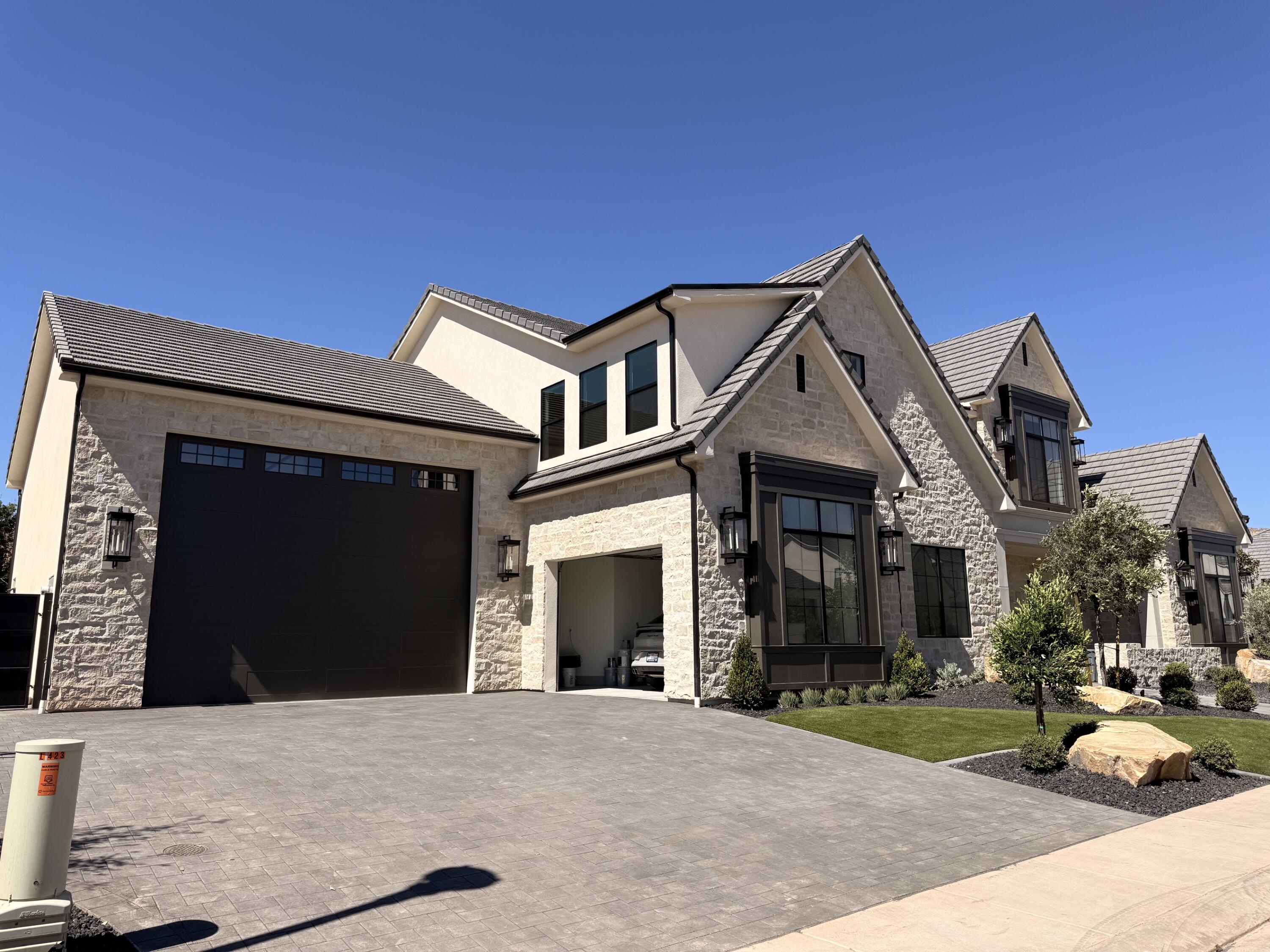 QUEENSRIDGE - Residential