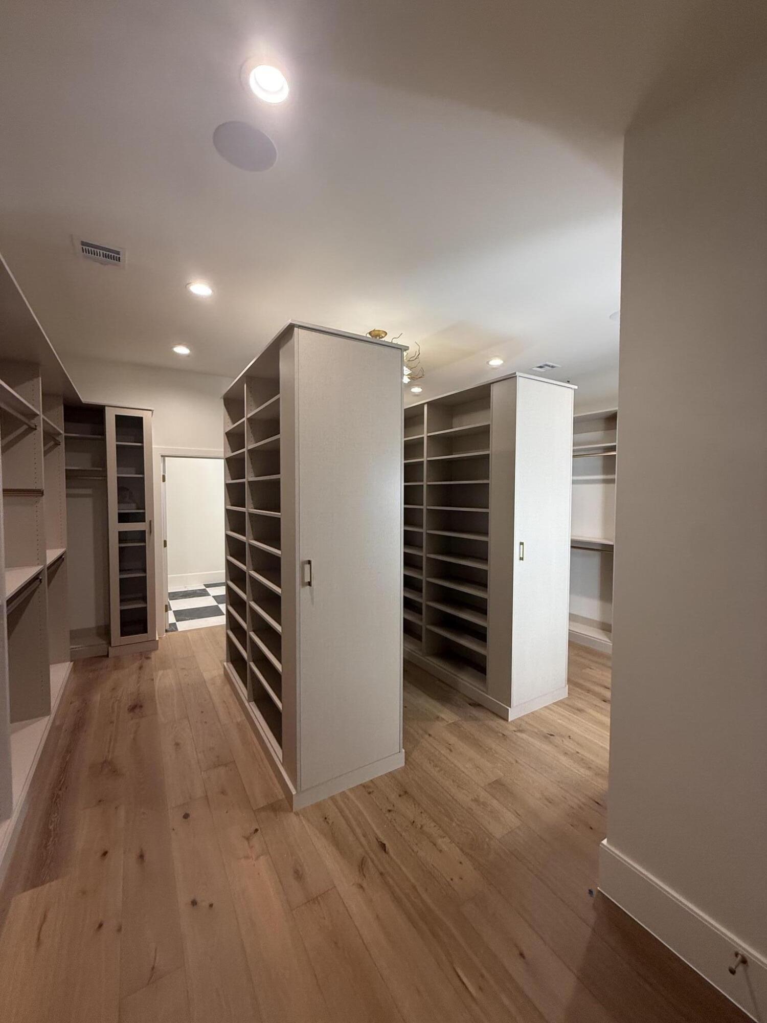 QUEENSRIDGE - Residential