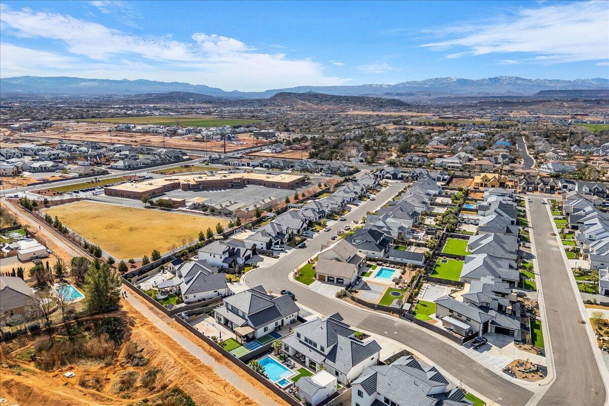 QUEENSRIDGE - Residential