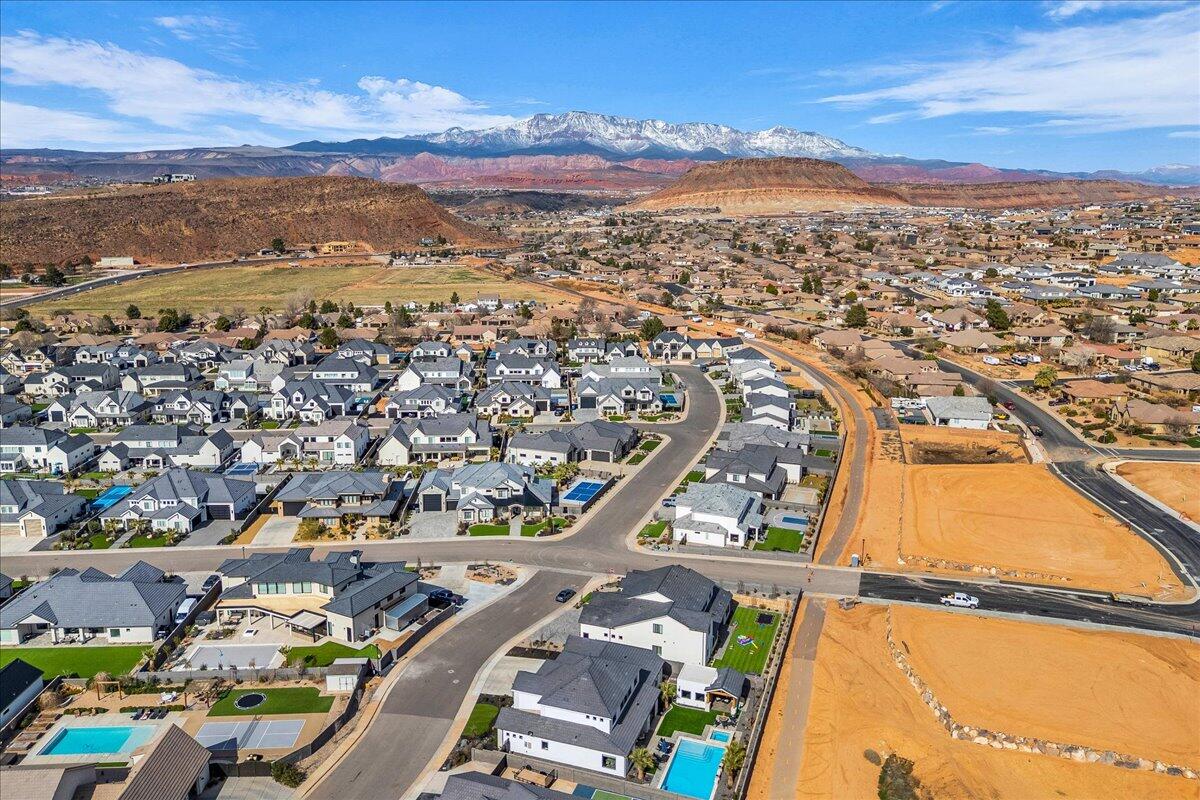 QUEENSRIDGE - Residential