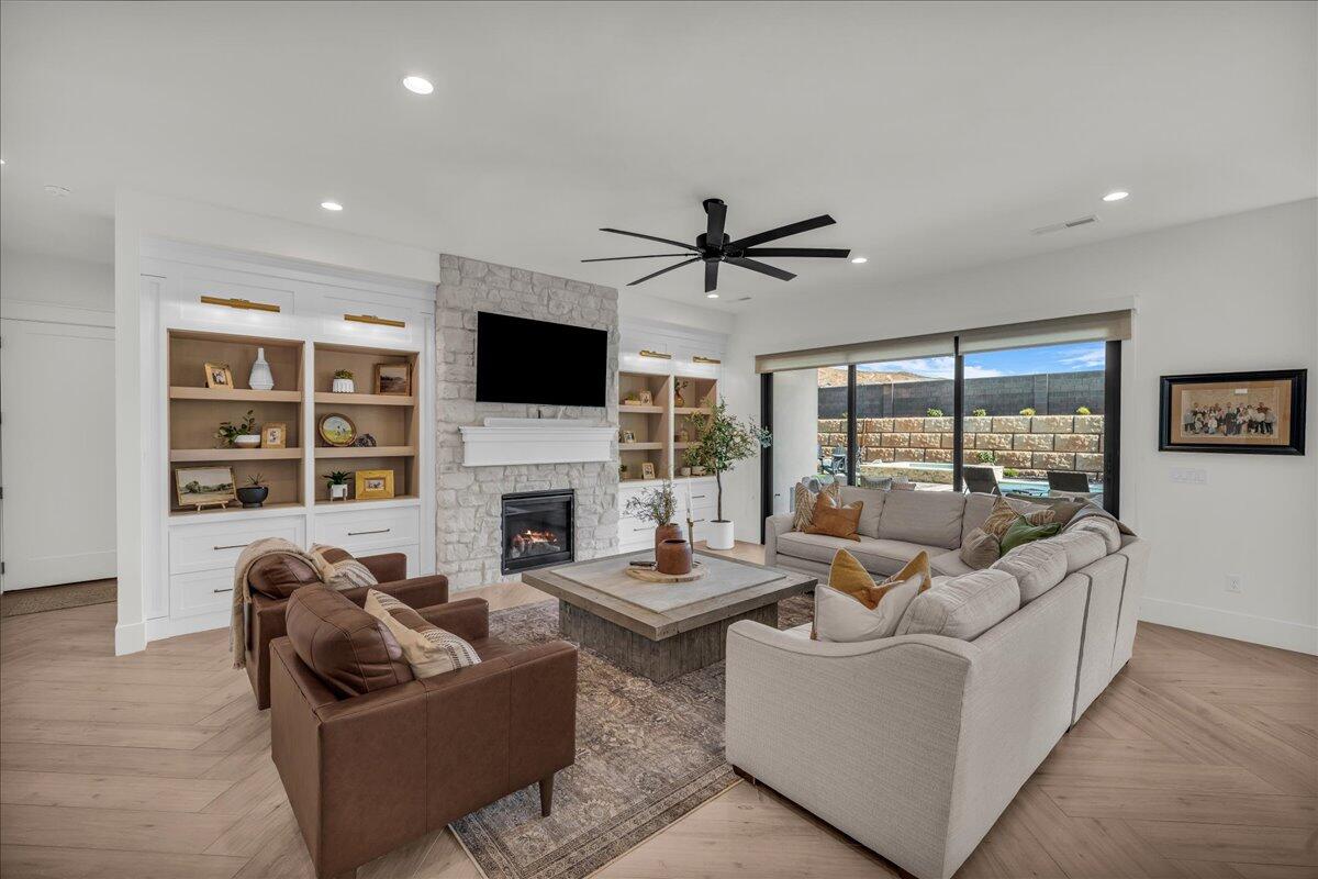 QUEENSRIDGE - Residential