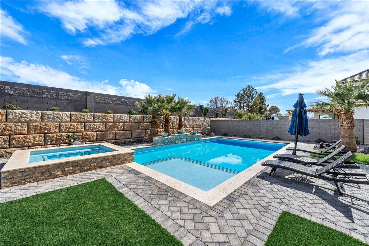 QUEENSRIDGE - Residential
