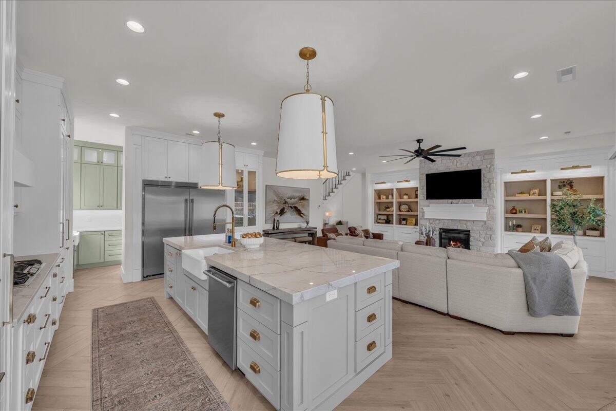 QUEENSRIDGE - Residential