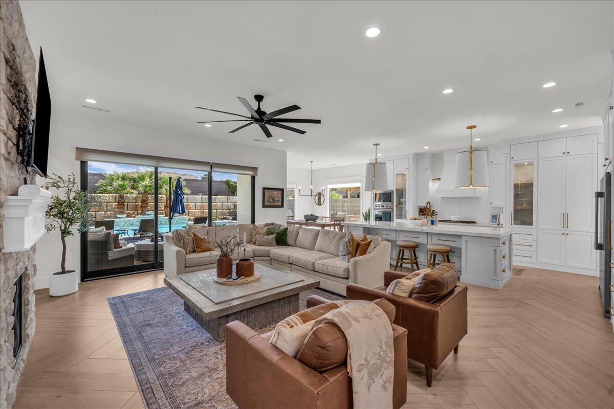 QUEENSRIDGE - Residential