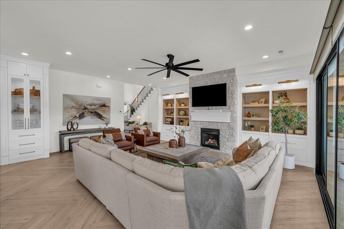 QUEENSRIDGE - Residential