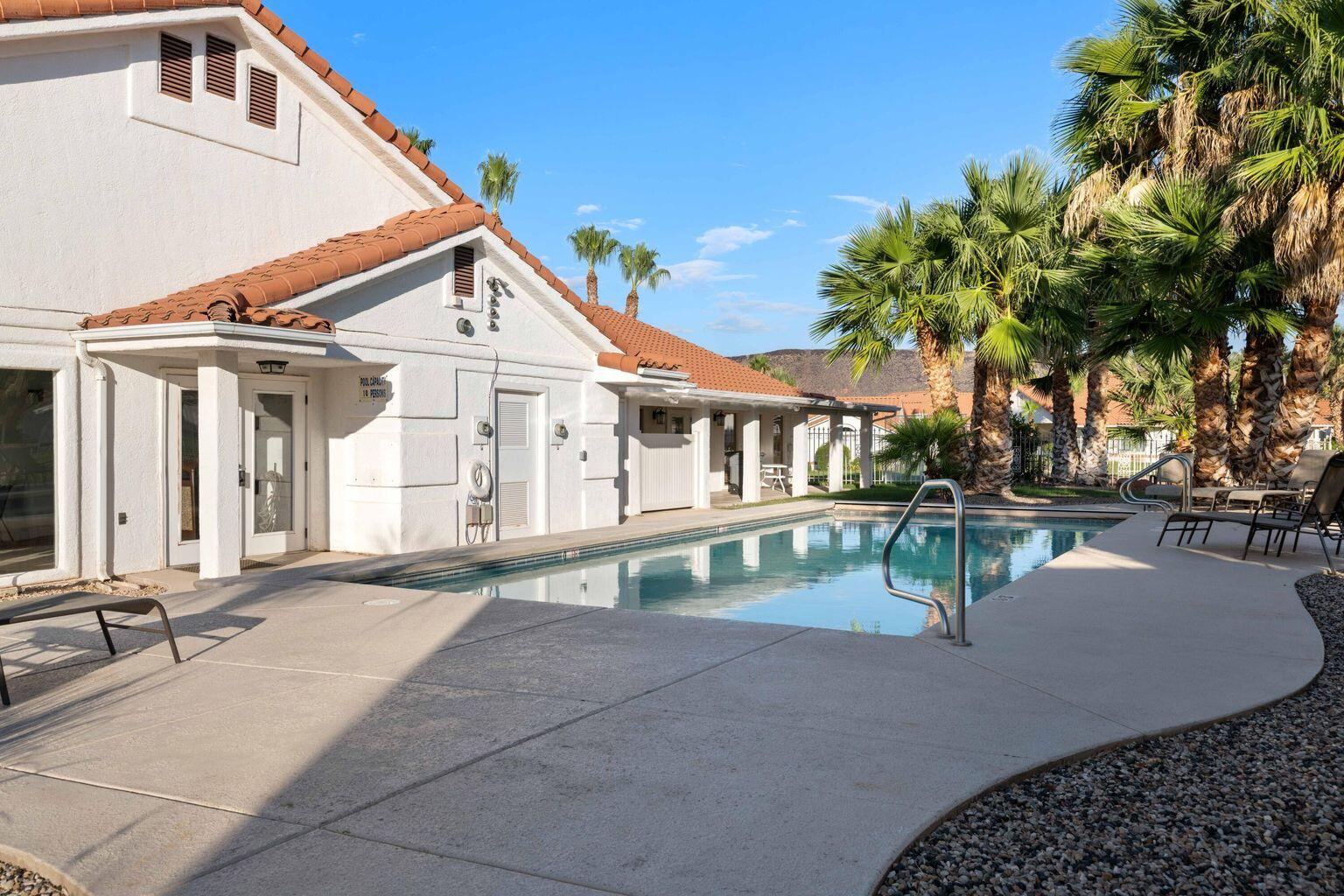 CRYSTAL LAKES TOWNHOMES - Residential