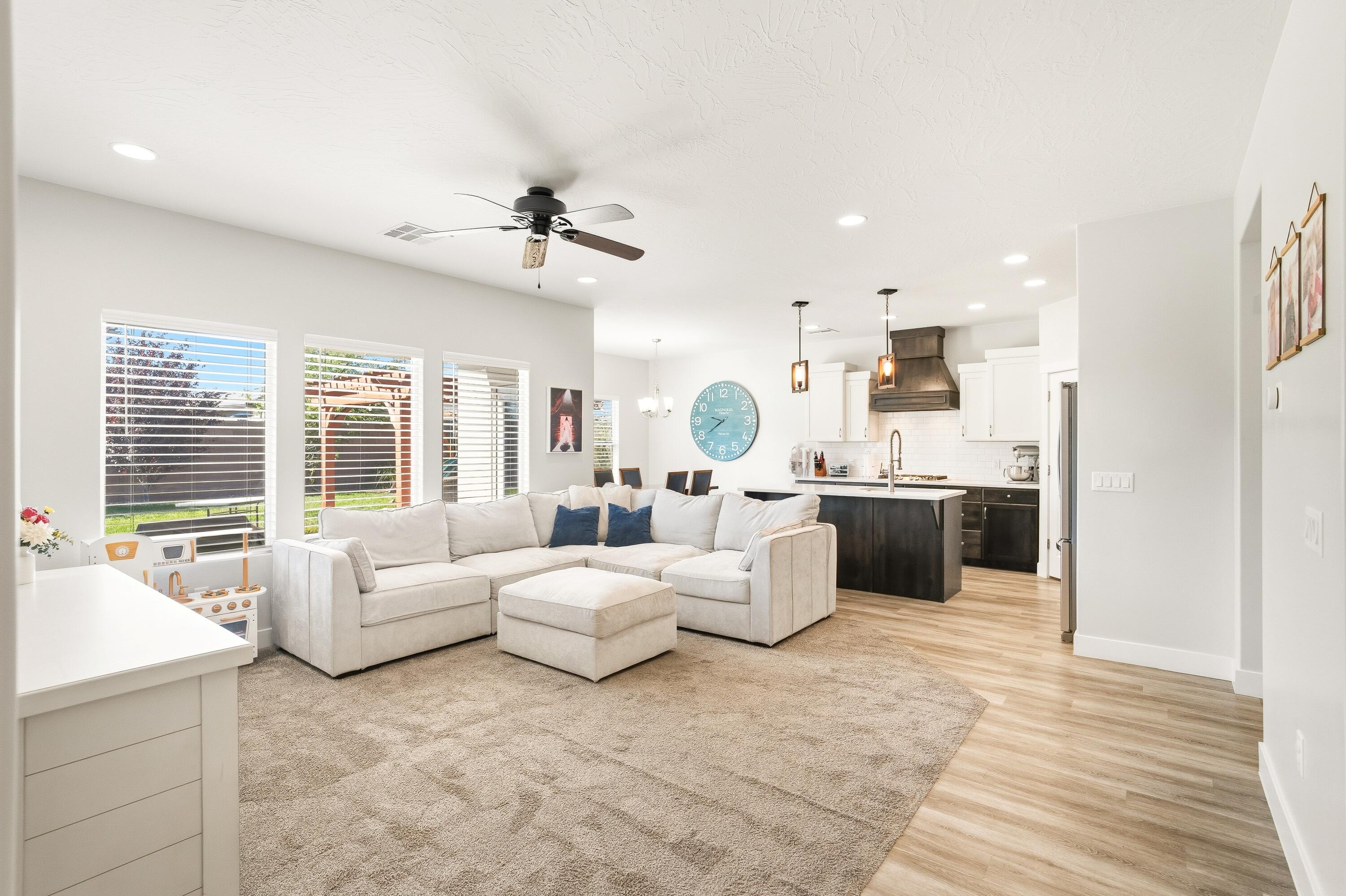 SAGE CANYON - Residential