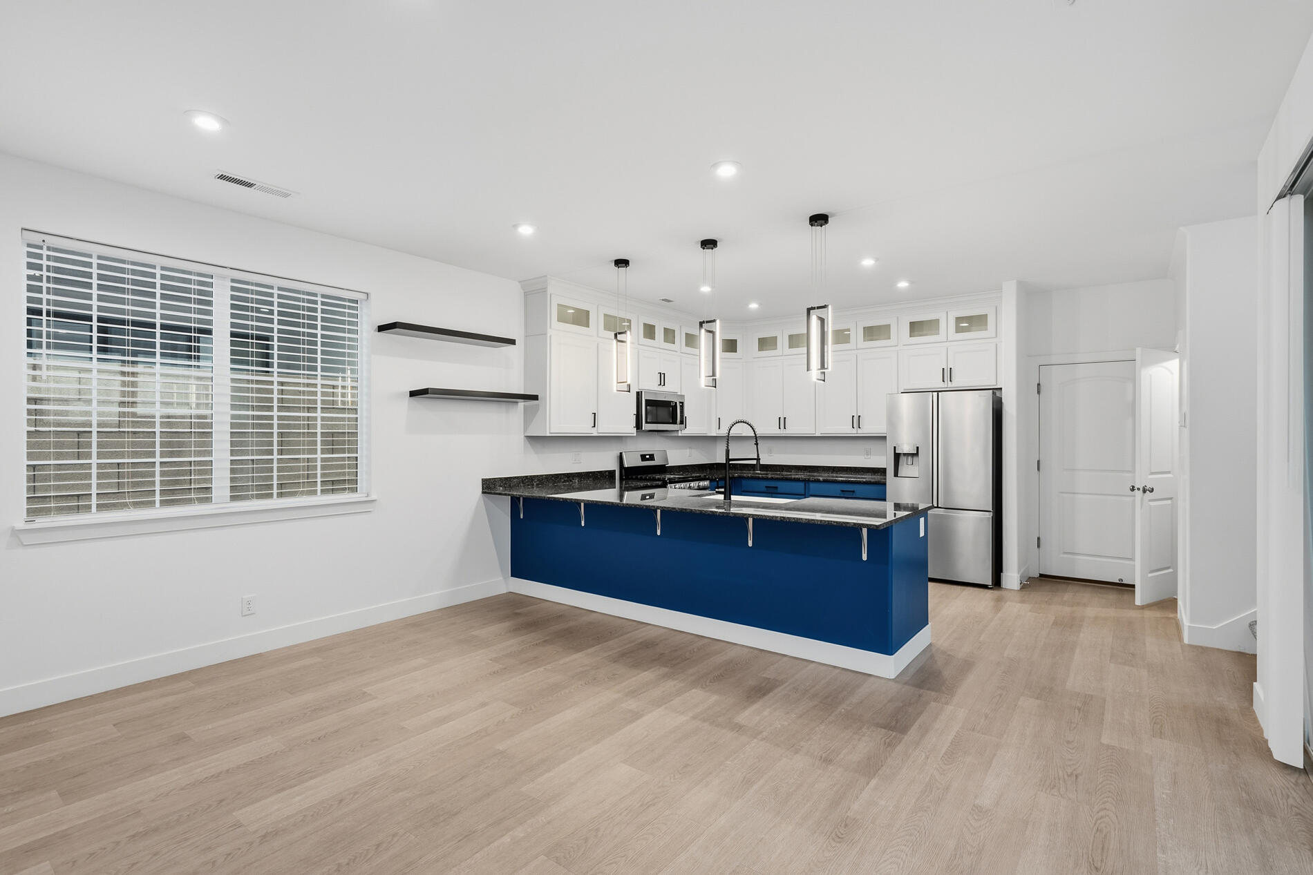 DESERT COLOR AUBURN HILLS - Residential