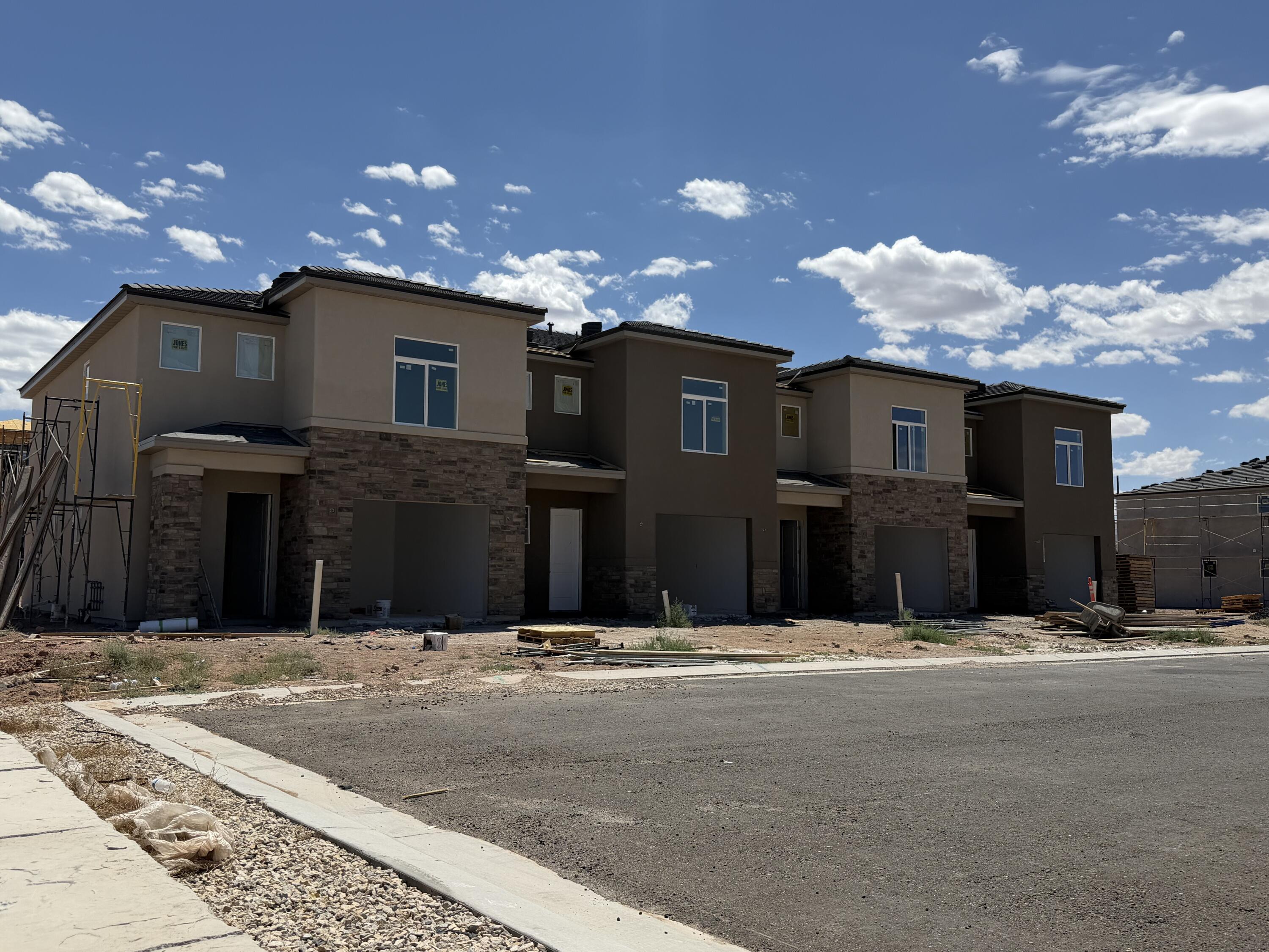 LAVA KNOLLS - Residential Income
