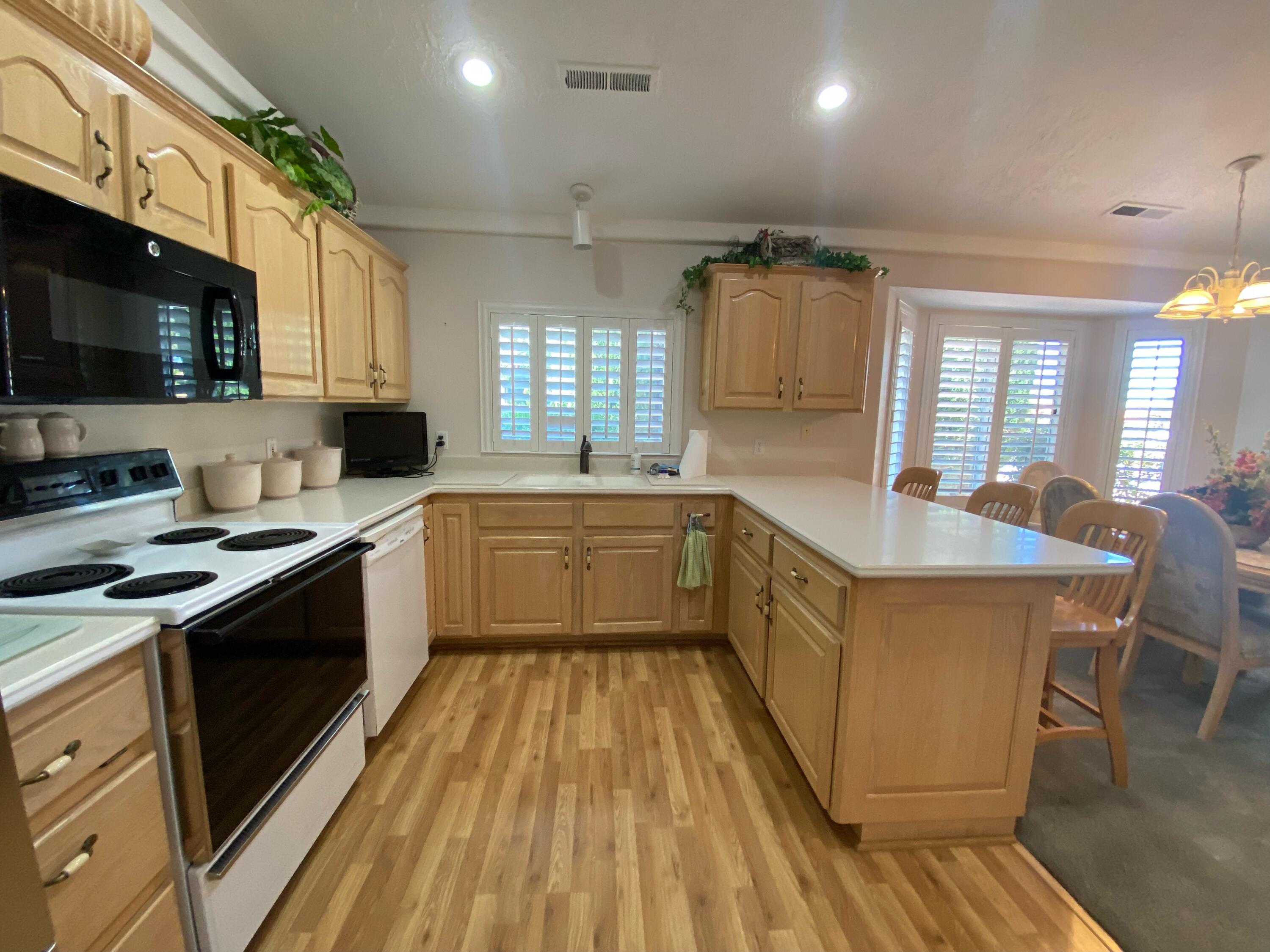 DESERT IMAGES TOWNHOMES - Residential
