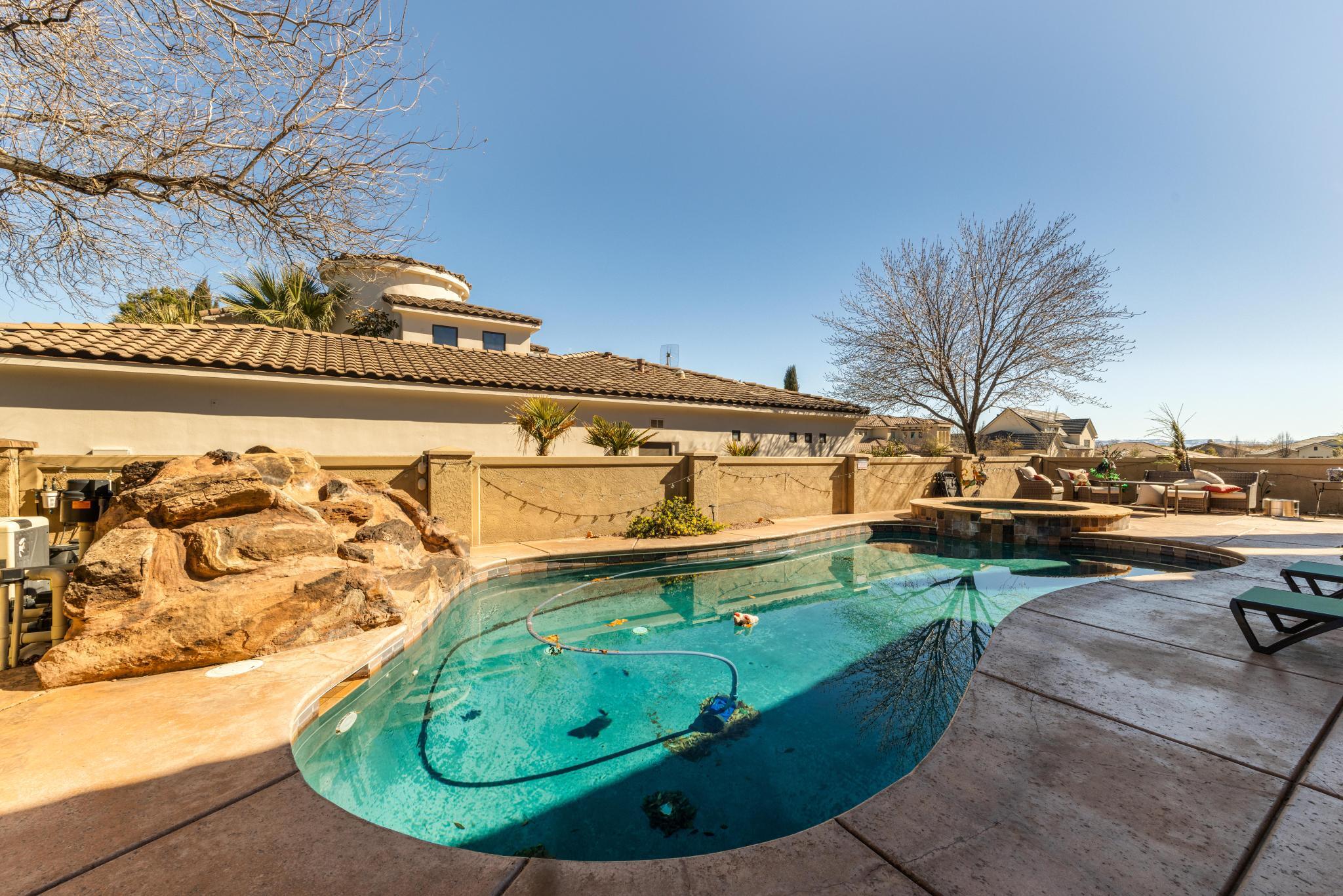 VILLA BONITA ON MALAGA - Residential