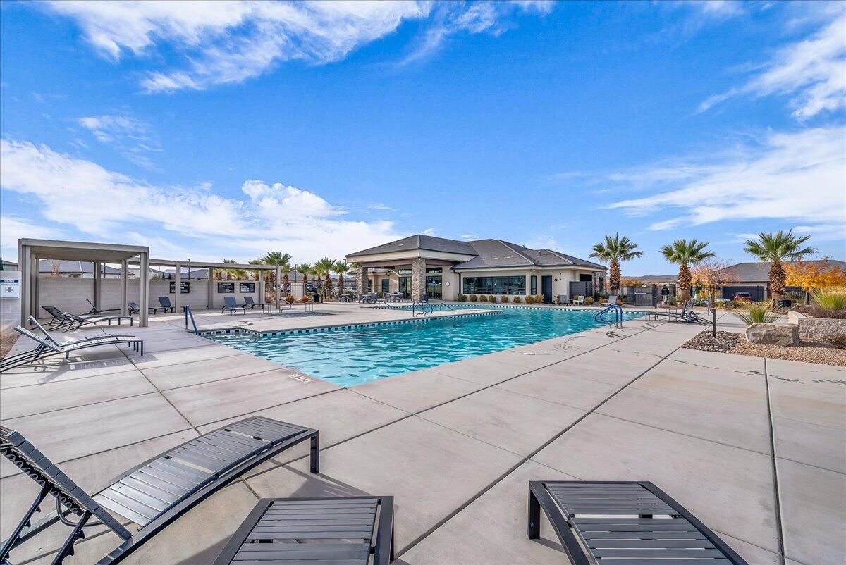 VILLAS AT SUN RIVER - Residential