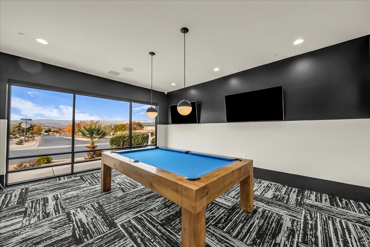 VILLAS AT SUN RIVER - Residential