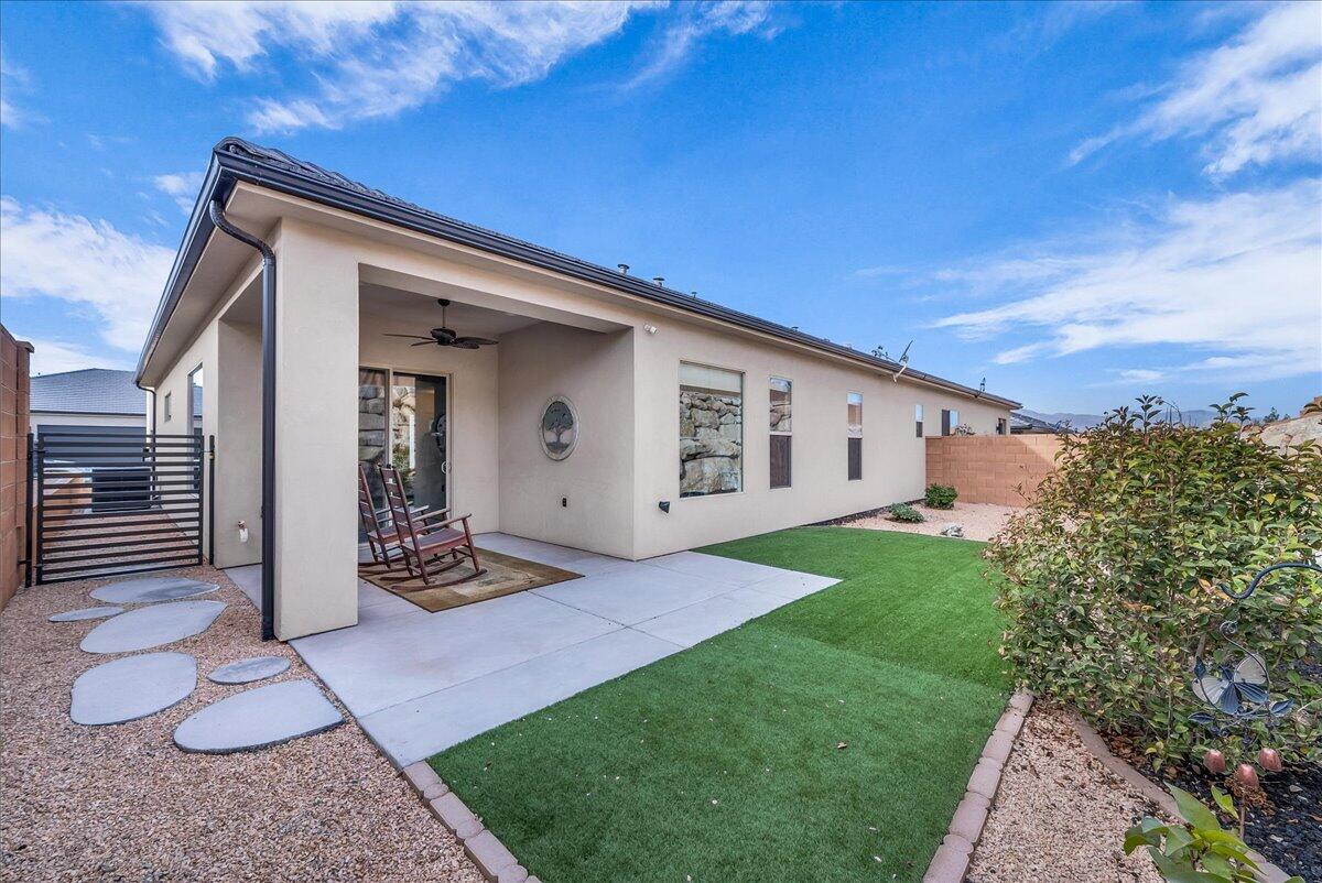 VILLAS AT SUN RIVER - Residential