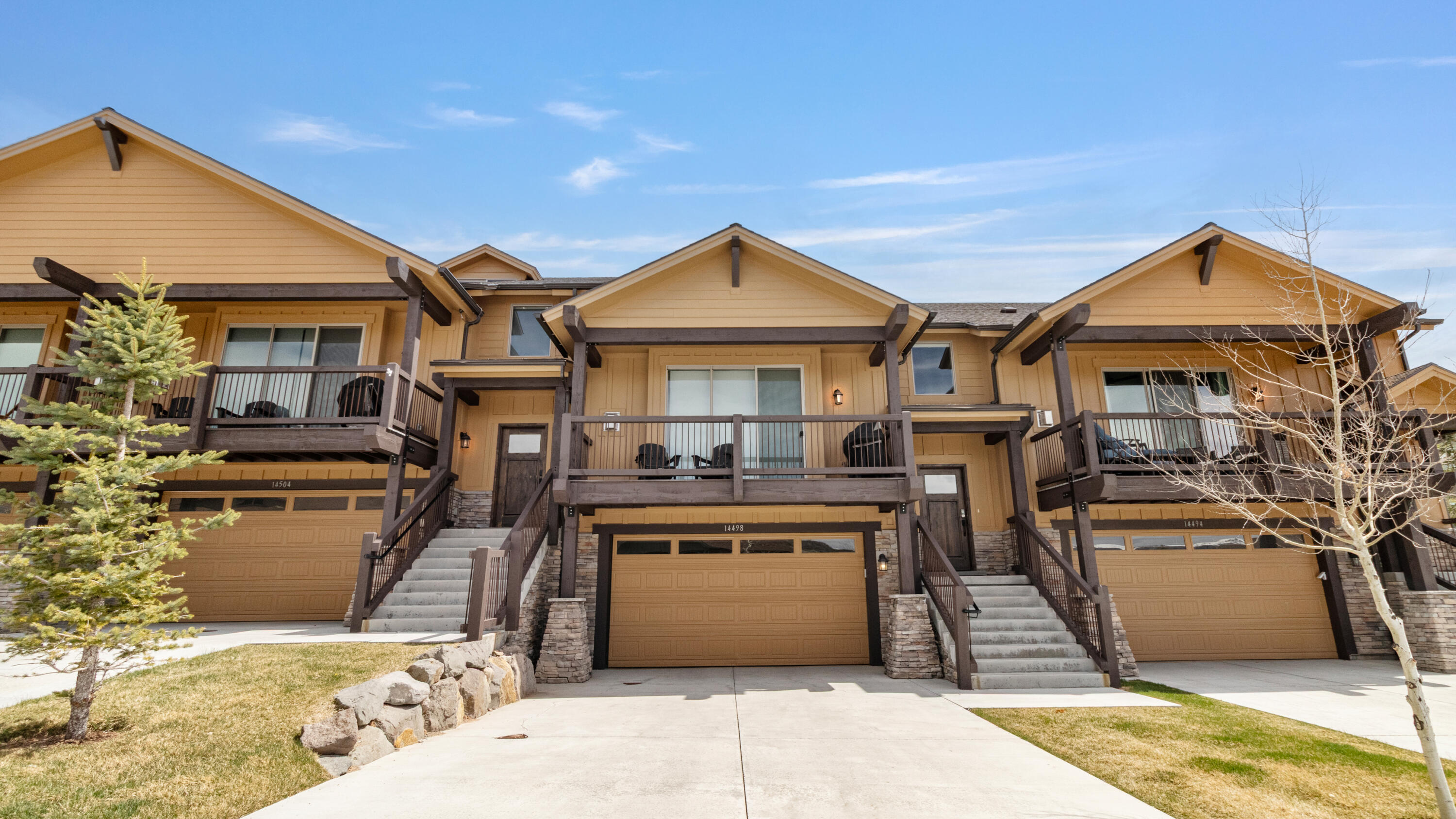 PRICE ADJUSTMENT! Just minutes from world class, skiing, boarding, golfing, hiking, fishing, boating, eateries, shopping and more, this truly turnkey home is ready for the taking. With two primary suites, 2 living areas, Hot Tub, Ski Storage , boot/glove warmers, Viking appliances, ThinQ LG washer and dryer, TV's in almost every room, beautiful furniture and decor, just bring your personal items - everything is already here for you! Don't miss out on this fabulous opportunity to own in the Black Rock Ridge Community!