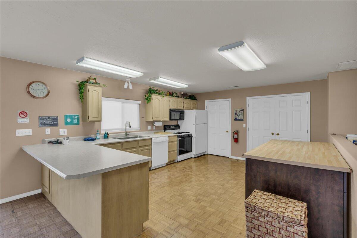 WEST SPRINGS TOWNHOMES - Residential