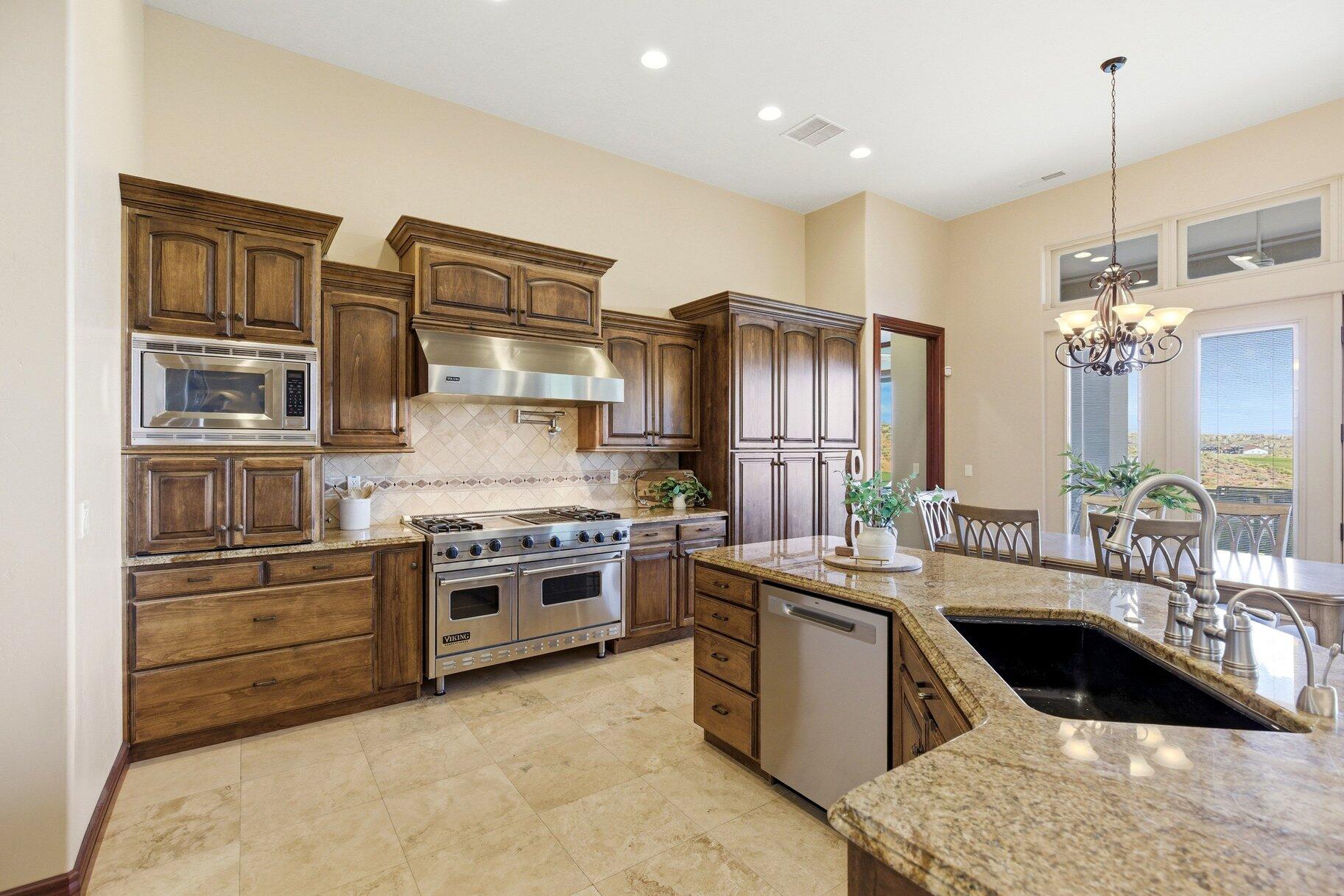 CORAL CANYON - Residential