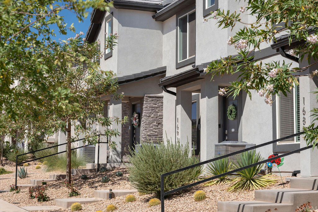 HOODOO HOLLOW AT LONG VALLEY - Residential
