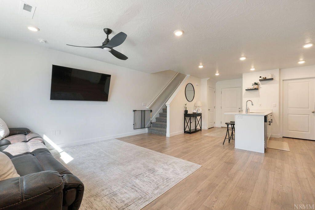 HOODOO HOLLOW AT LONG VALLEY - Residential