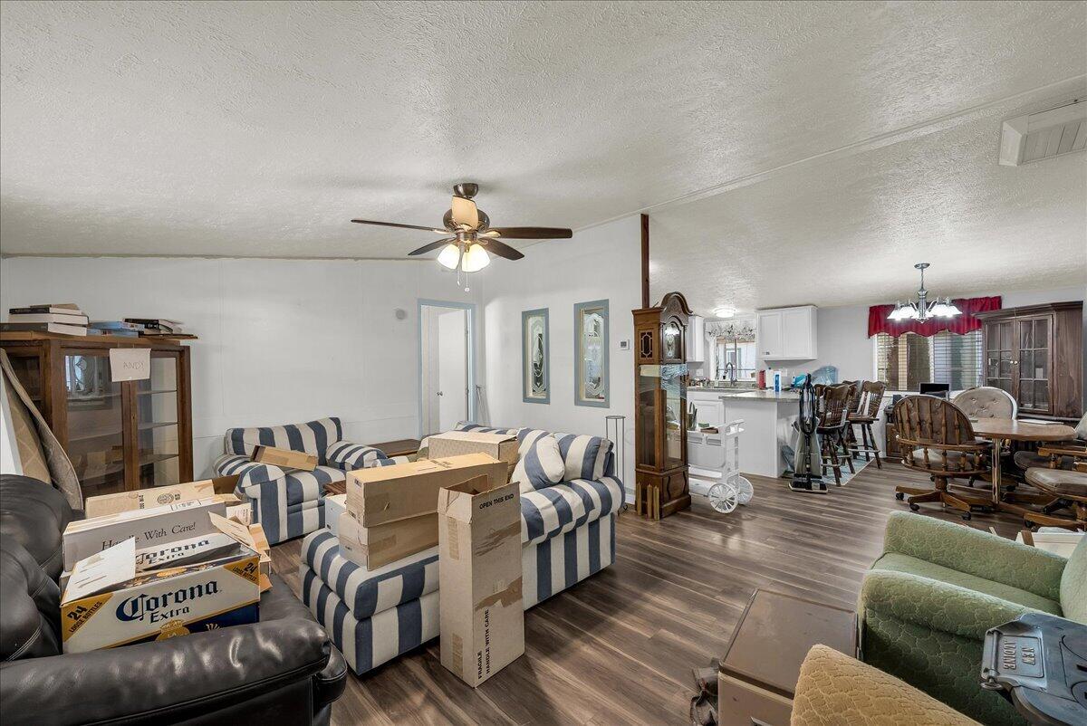 LAVA BLUFF MOBILE HOME PARK - Residential