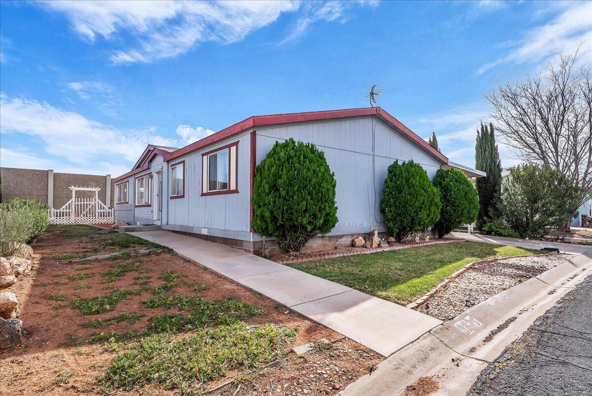 LAVA BLUFF MOBILE HOME PARK - Residential