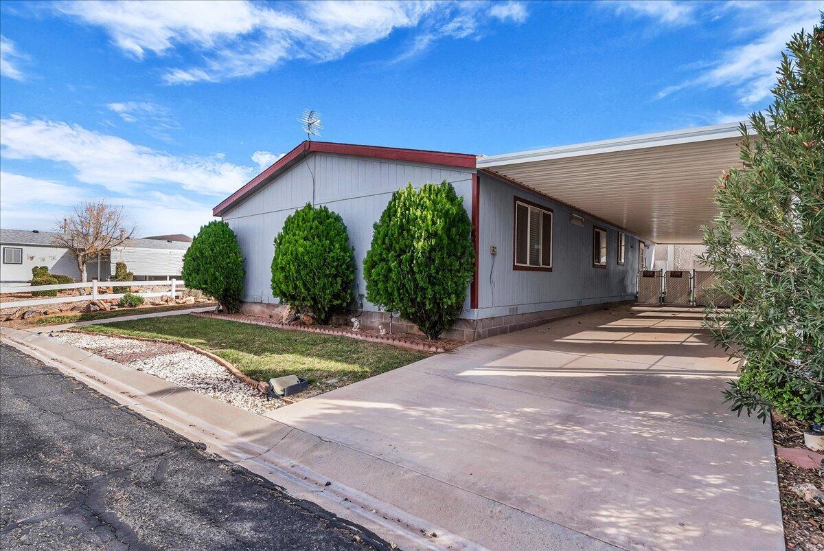 LAVA BLUFF MOBILE HOME PARK - Residential