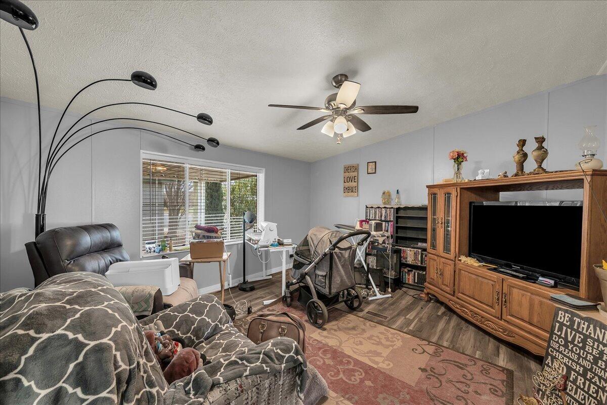 LAVA BLUFF MOBILE HOME PARK - Residential