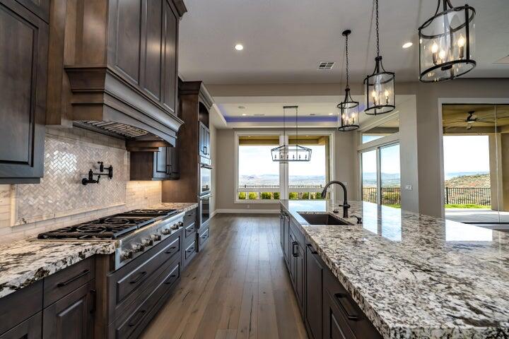EAGLE SUMMIT ESTATES - Residential