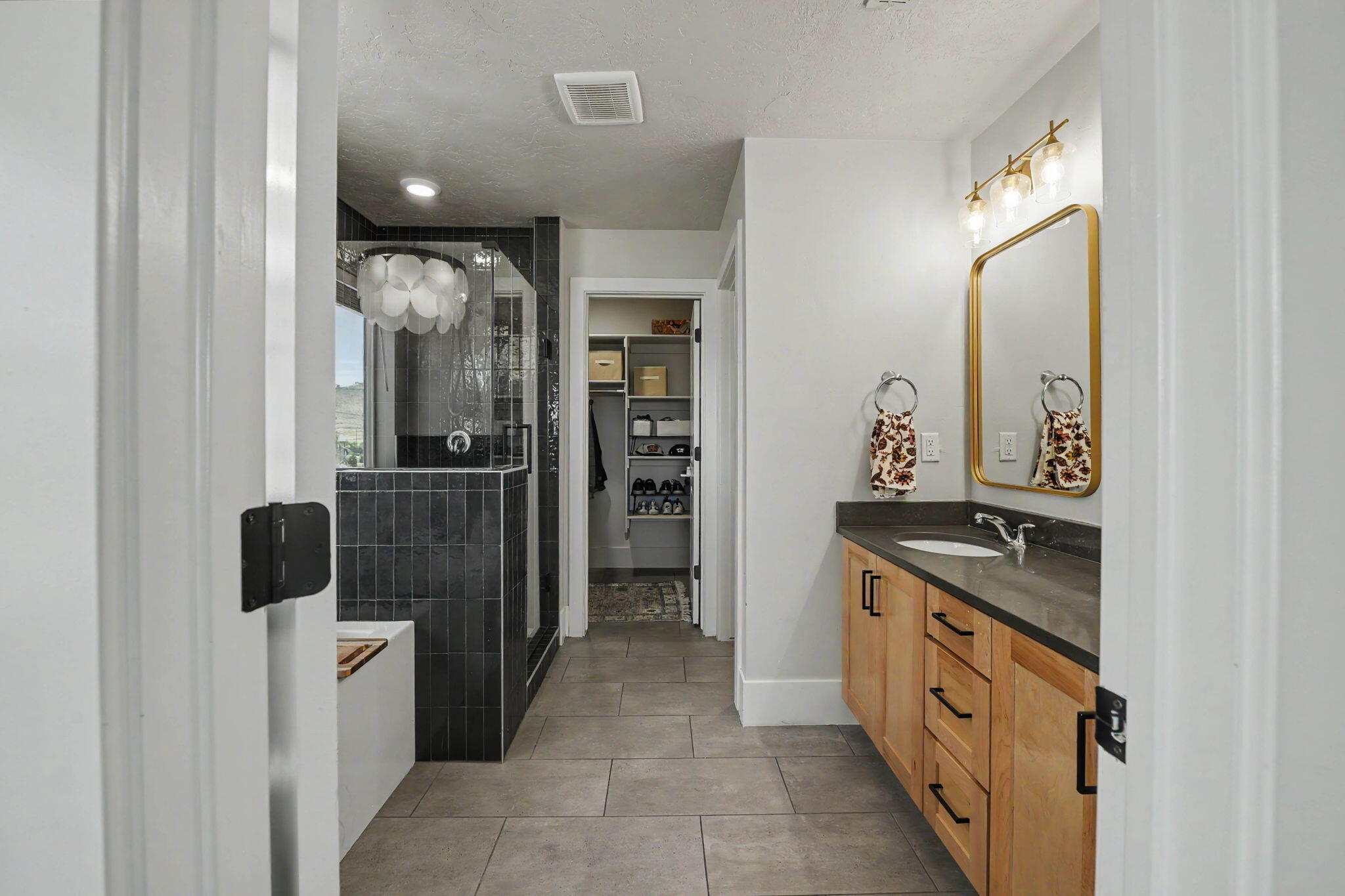 DESERT COLOR AUBURN HILLS - Residential